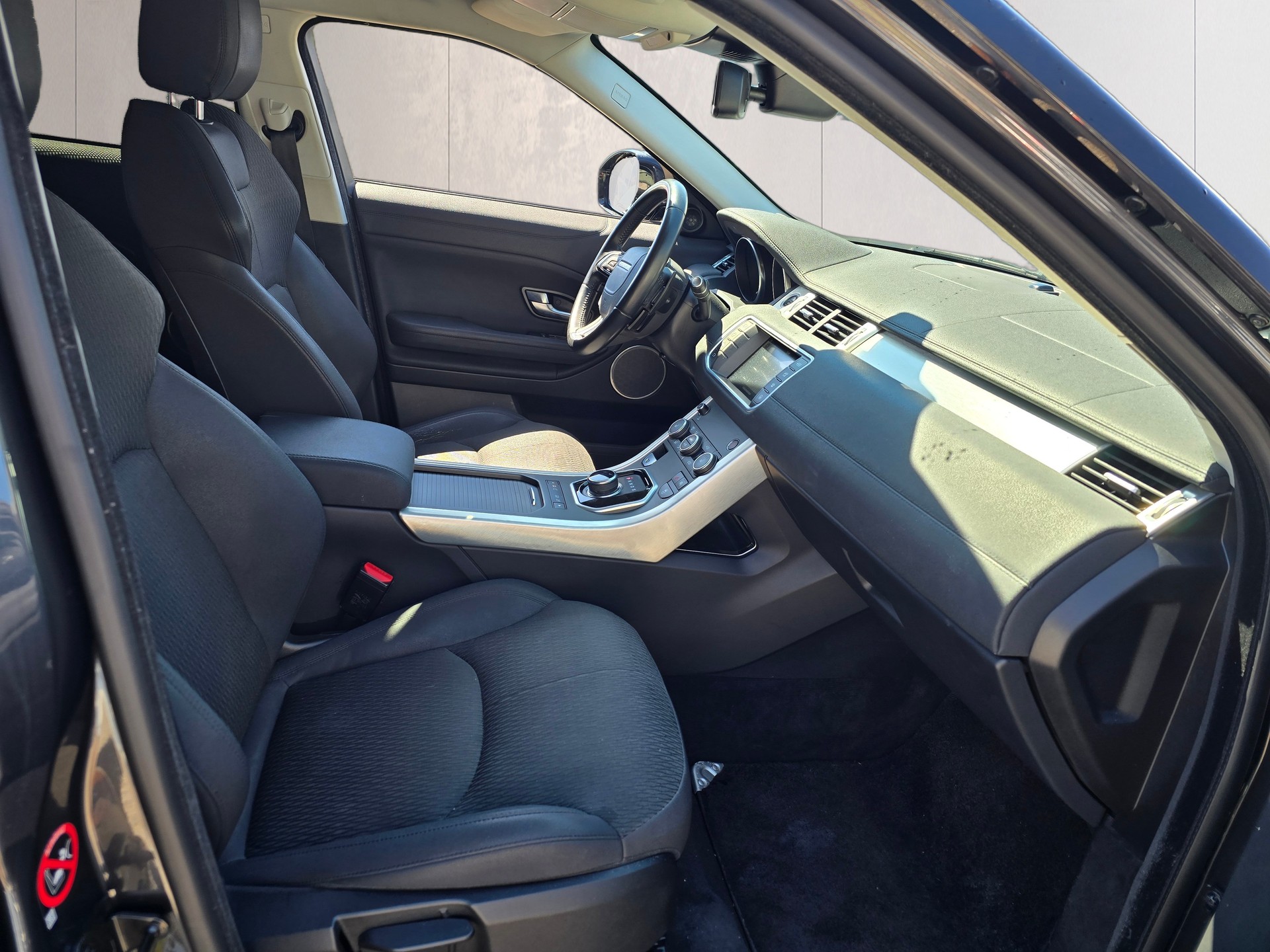 LAND ROVER Range Rover Evoque 2.0 TD4 SE Advantage AT9-image-10