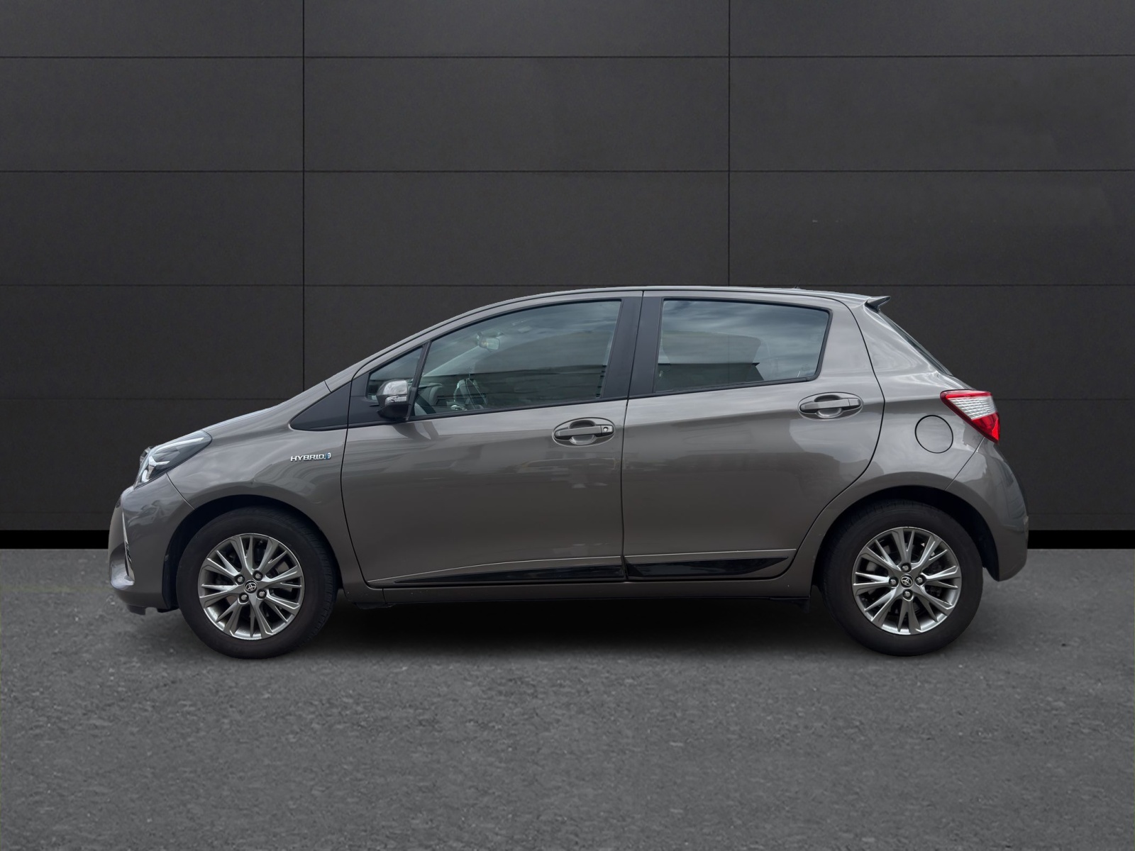TOYOTA Yaris 1.5 VVT-i Hybrid Trend e-CVT-image-1