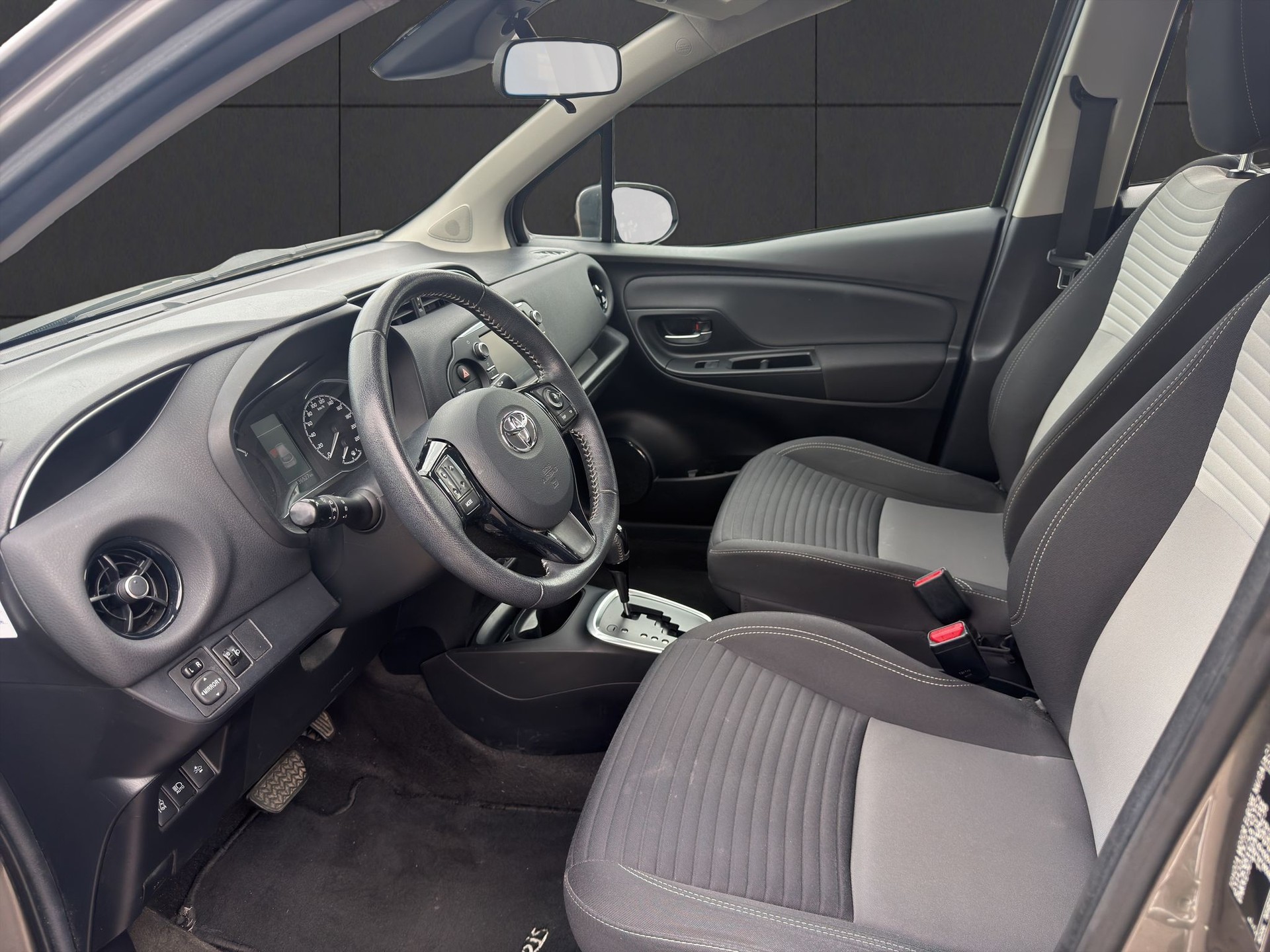 TOYOTA Yaris 1.5 VVT-i Hybrid Trend e-CVT-image-8