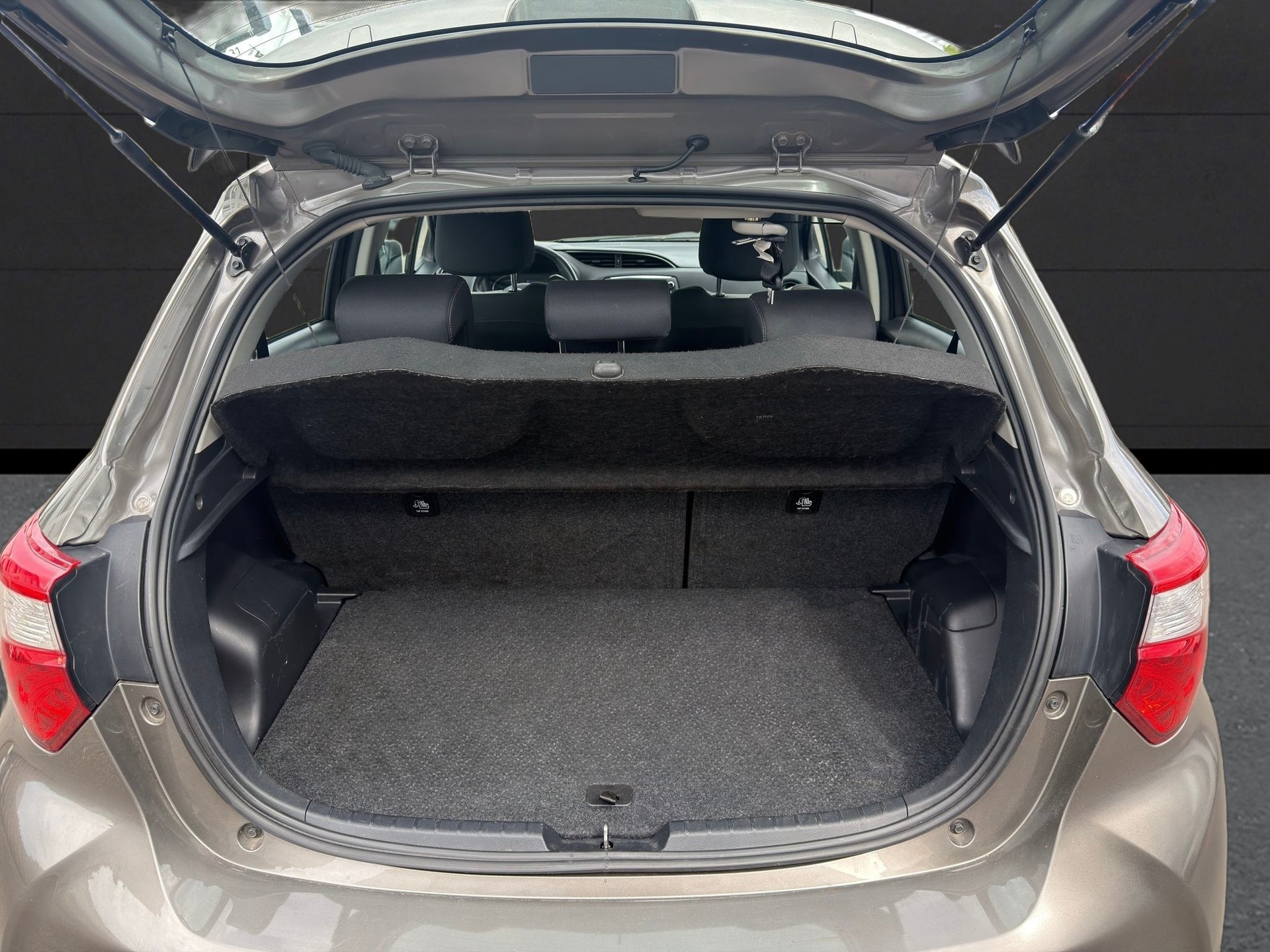 TOYOTA Yaris 1.5 VVT-i Hybrid Trend e-CVT-image-14