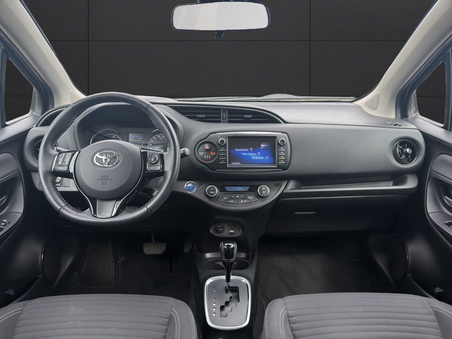 TOYOTA Yaris 1.5 VVT-i Hybrid Trend e-CVT-image-9