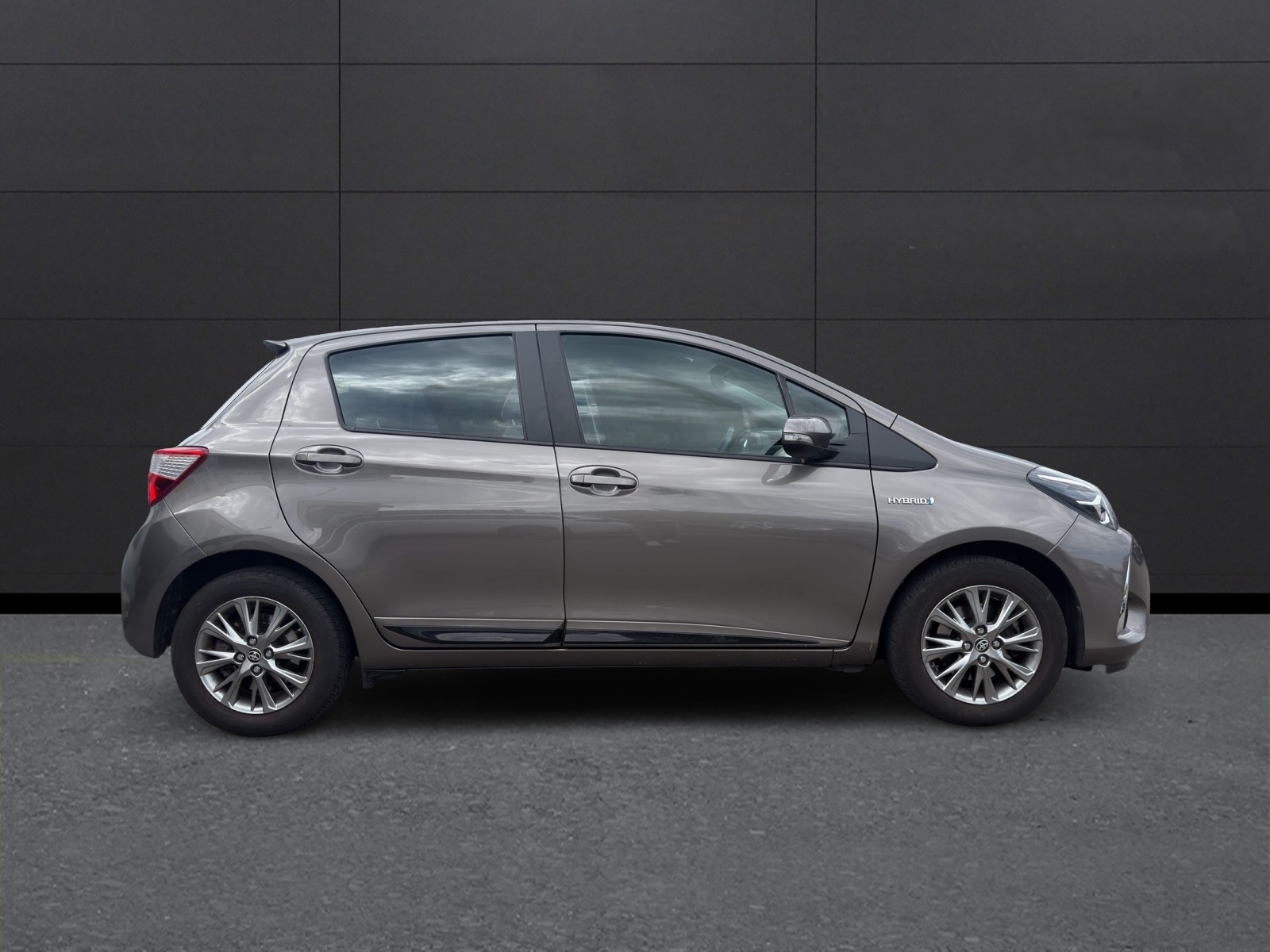TOYOTA Yaris 1.5 VVT-i Hybrid Trend e-CVT-image-5