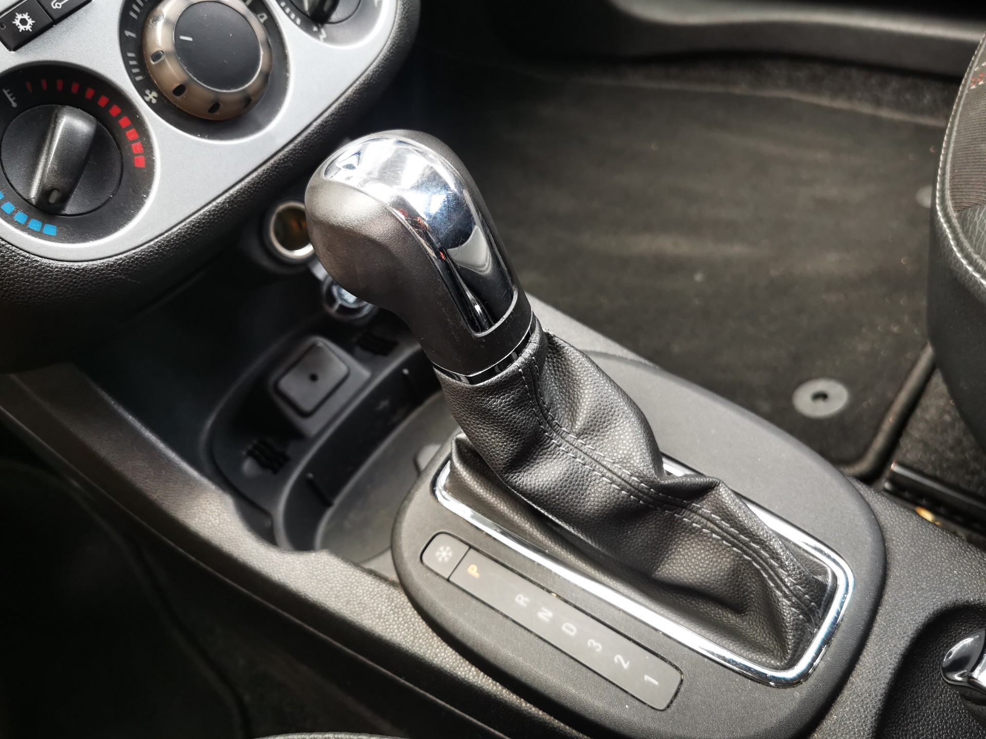 OPEL Corsa 1.4 TP Enjoy Automatic-image-11