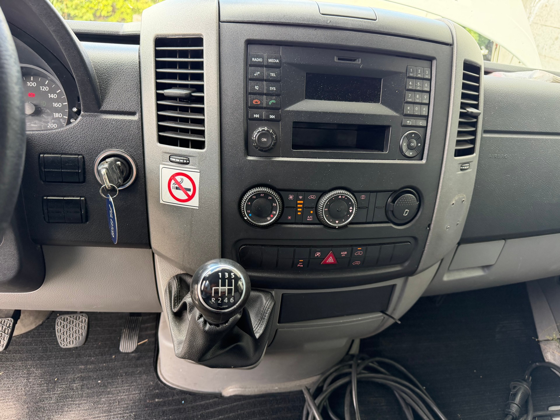VW Crafter 35L 2.0 TDI-image-3