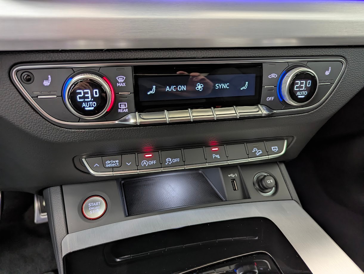 AUDI SQ5 Sportback 3.0 V6 TDI quattro T-Tronic*5J GAR ALL-BLACK AHK 2'400KG STANDHEIZUNG MASSAGE CAM UVM*-image-23
