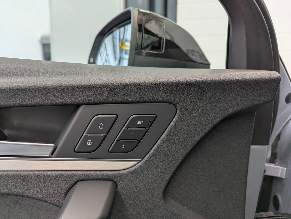 AUDI SQ5 Sportback 3.0 V6 TDI quattro T-Tronic*5J GAR ALL-BLACK AHK 2'400KG STANDHEIZUNG MASSAGE CAM UVM*-image-5