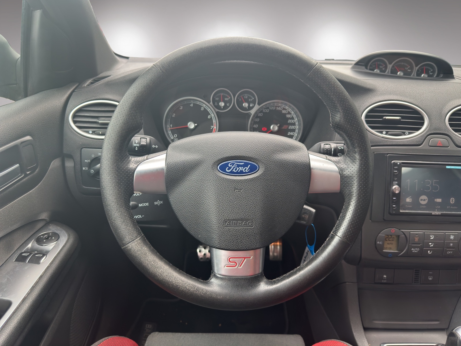 FORD Focus 2.5 Turbo ST-image-11