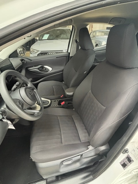 TOYOTA Yaris 1.5 Active e-CVT-image-4