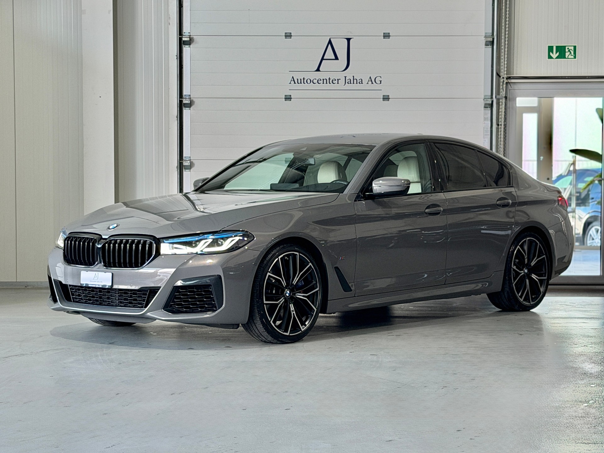 BMW M550i xDrive Steptronic (Facelift) Nardograu-met.-image-2