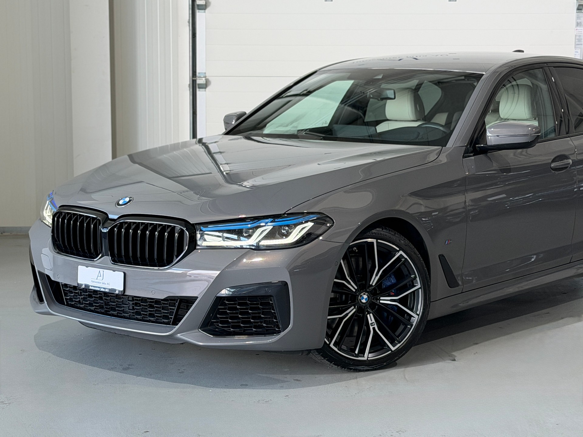 BMW M550i xDrive Steptronic (Facelift) Nardograu-met.-image-1