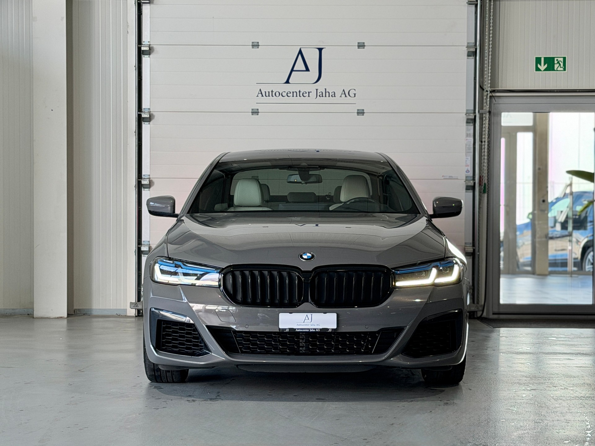BMW M550i xDrive Steptronic (Facelift) Nardograu-met.-image-3