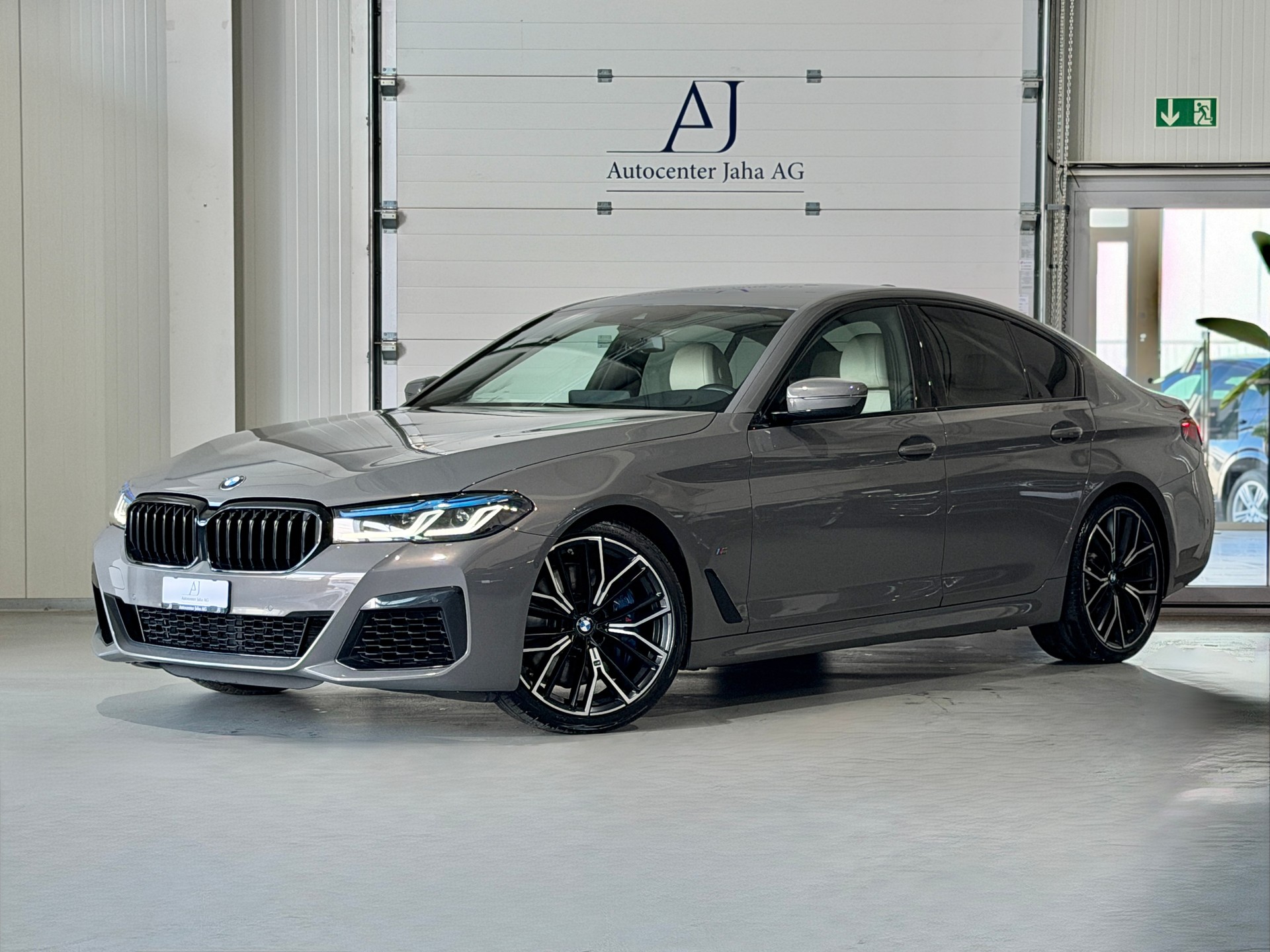 BMW M550i xDrive Steptronic (Facelift) Nardograu-met.-image-0