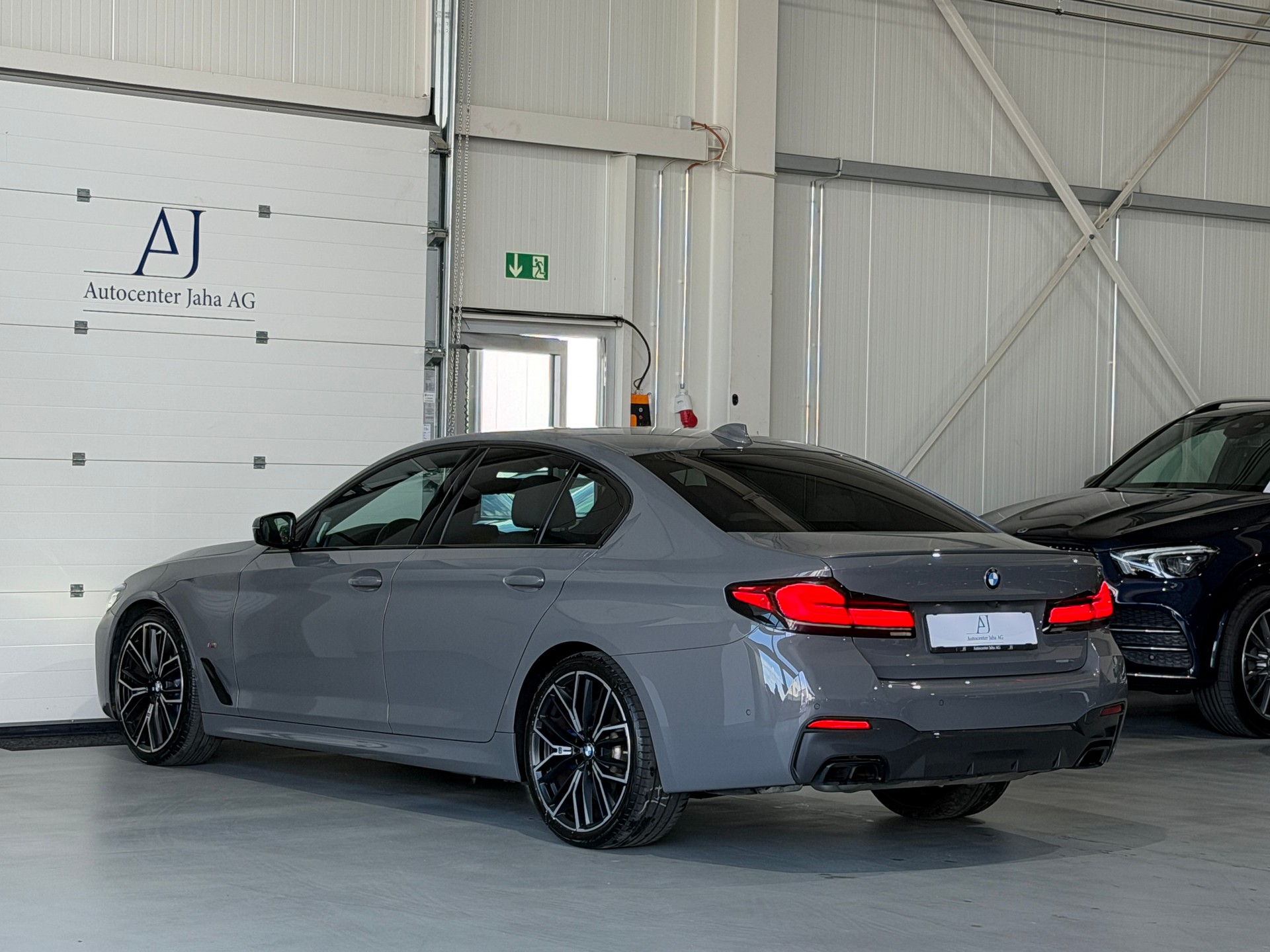 BMW M550i xDrive Steptronic (Facelift) Nardograu-met.-image-23