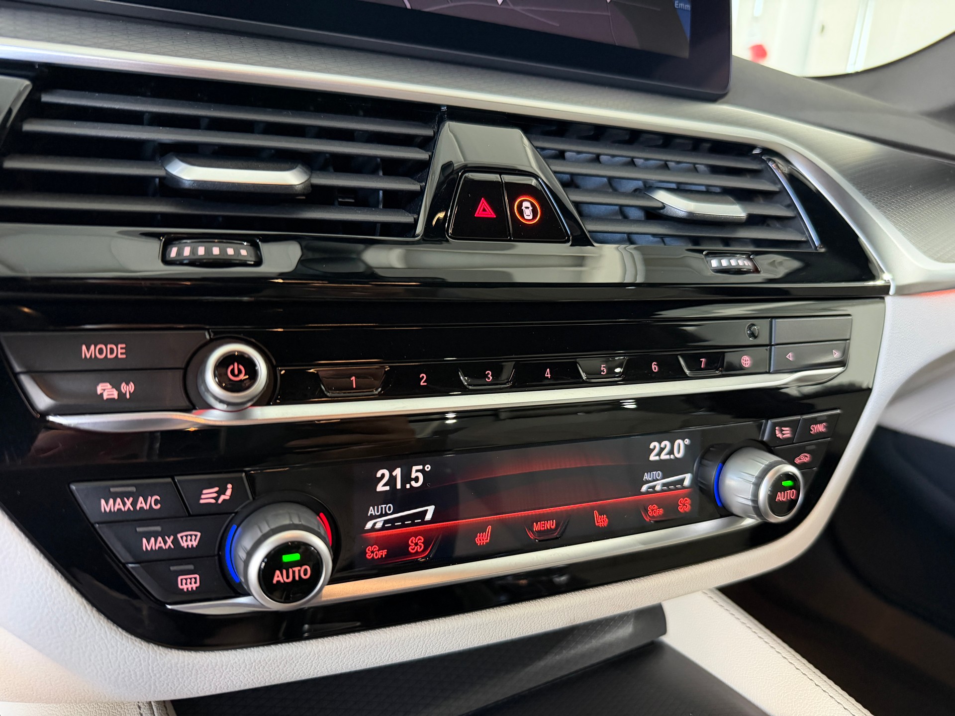 BMW M550i xDrive Steptronic (Facelift) Nardograu-met.-image-15