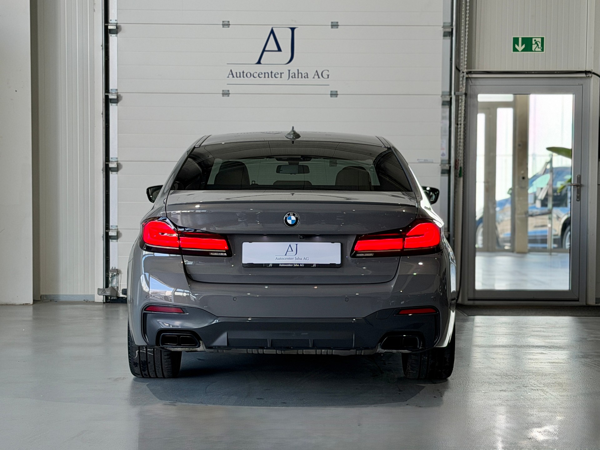 BMW M550i xDrive Steptronic (Facelift) Nardograu-met.-image-22