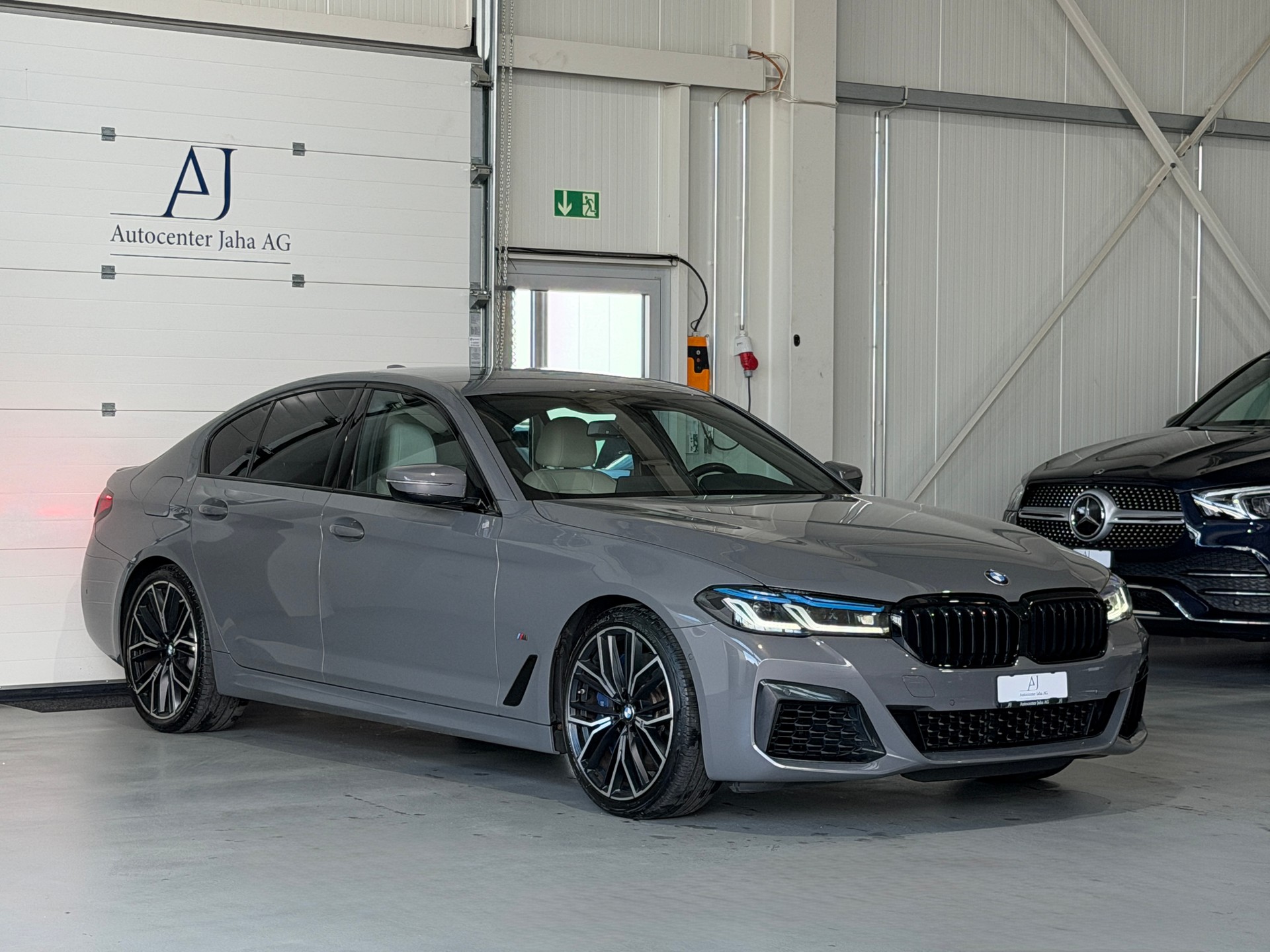 BMW M550i xDrive Steptronic (Facelift) Nardograu-met.-image-4