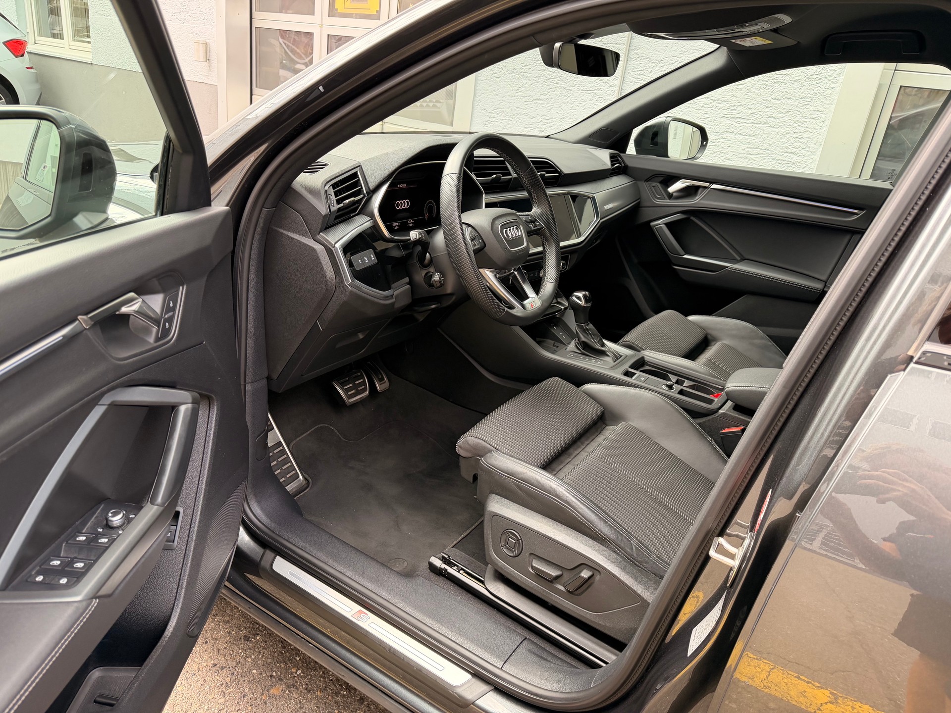 AUDI Q3 Sportback 35 TFSI S line Attraction S-tronic-image-7