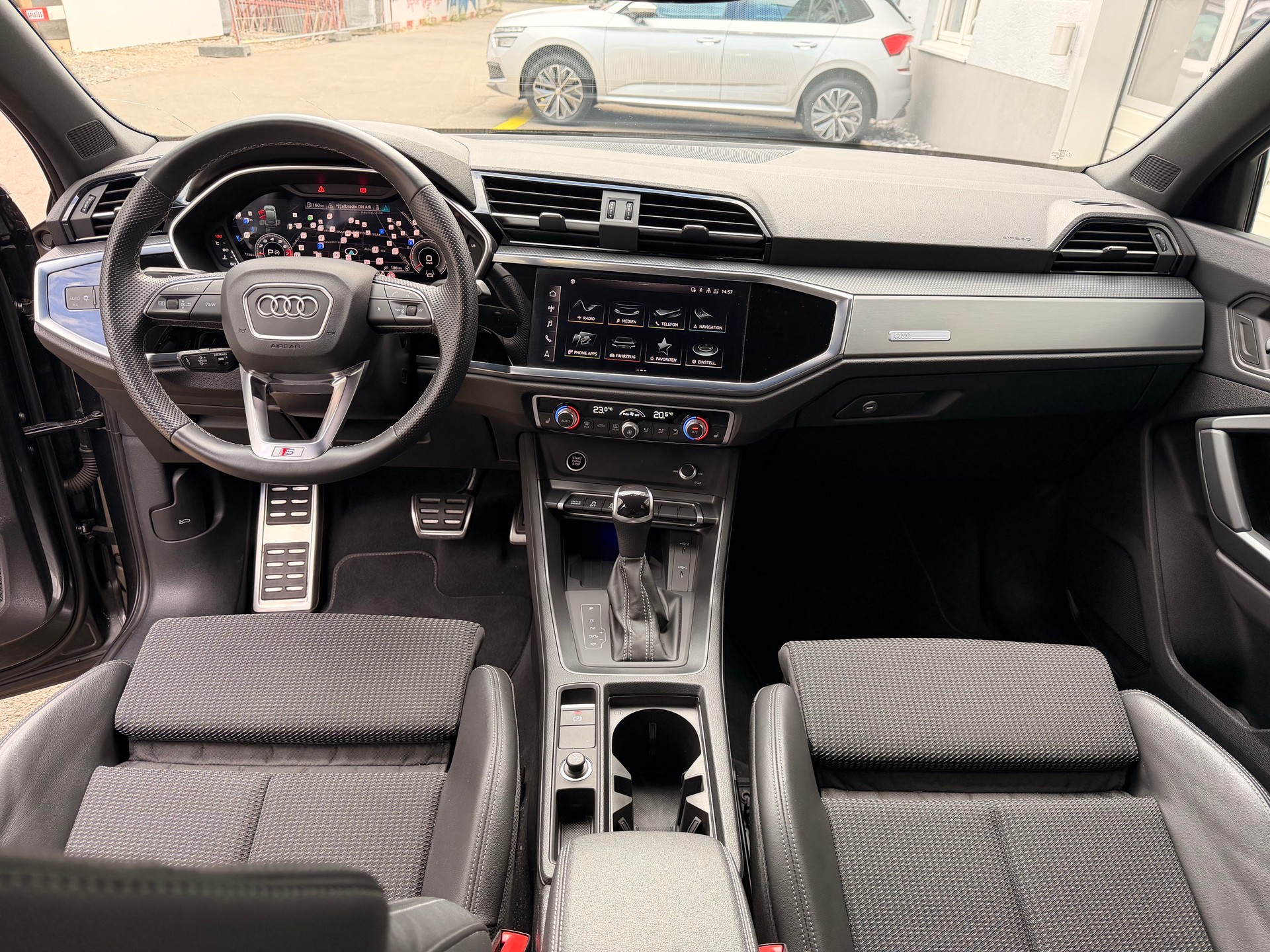 AUDI Q3 Sportback 35 TFSI S line Attraction S-tronic-image-14