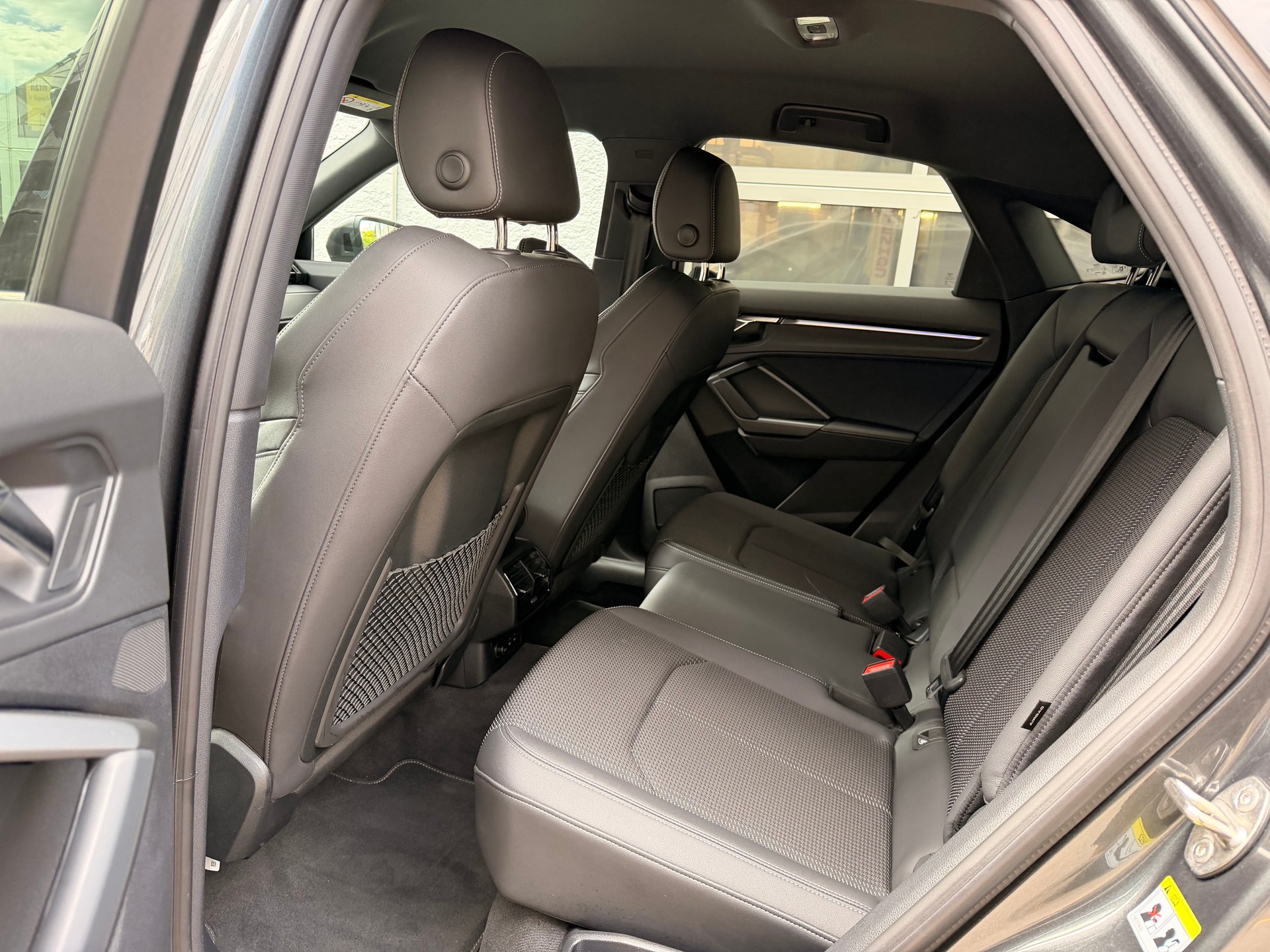 AUDI Q3 Sportback 35 TFSI S line Attraction S-tronic-image-8