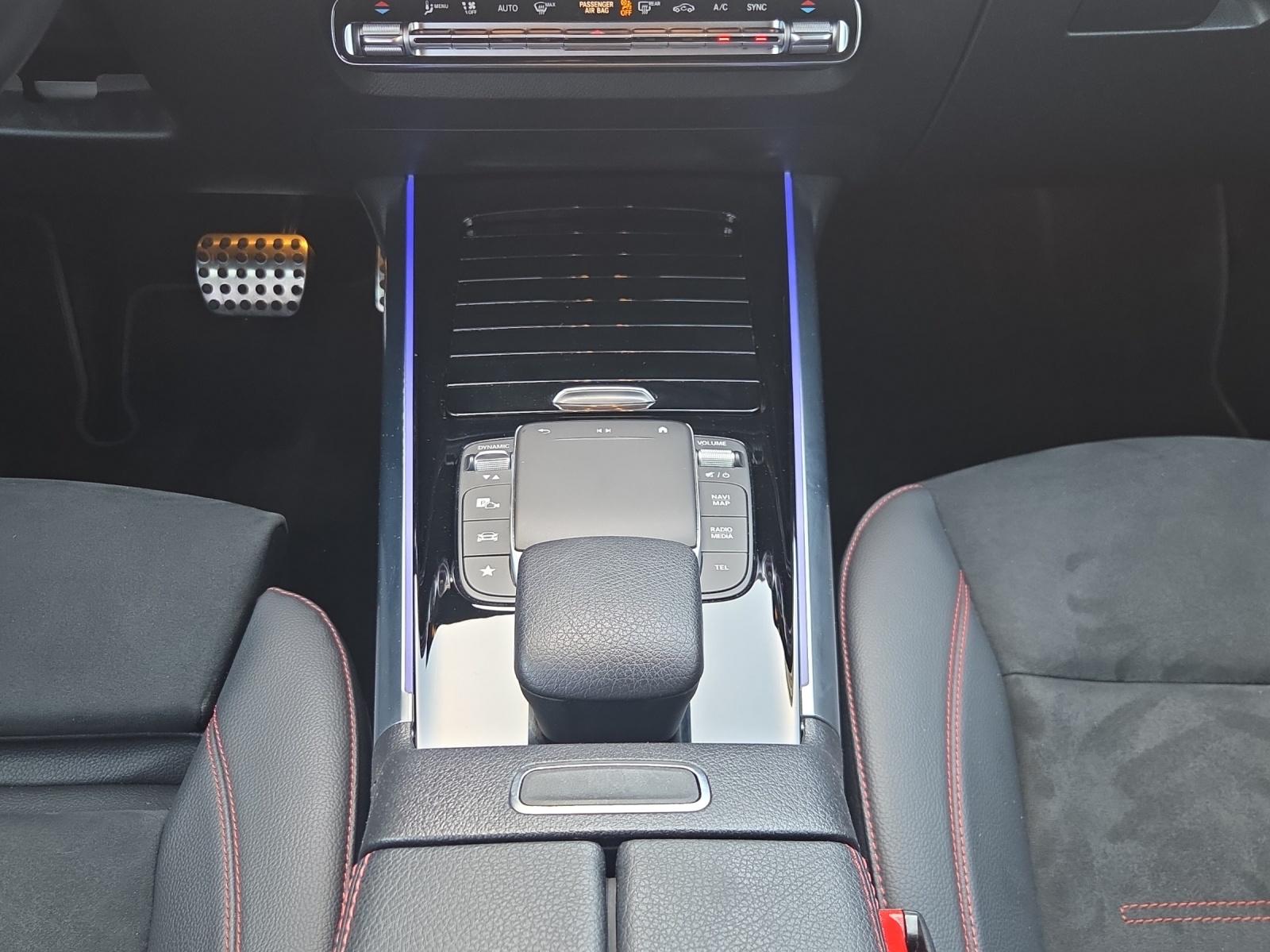 MERCEDES-BENZ GLA 250 4Matic AMG Line 8G-DCT-image-11