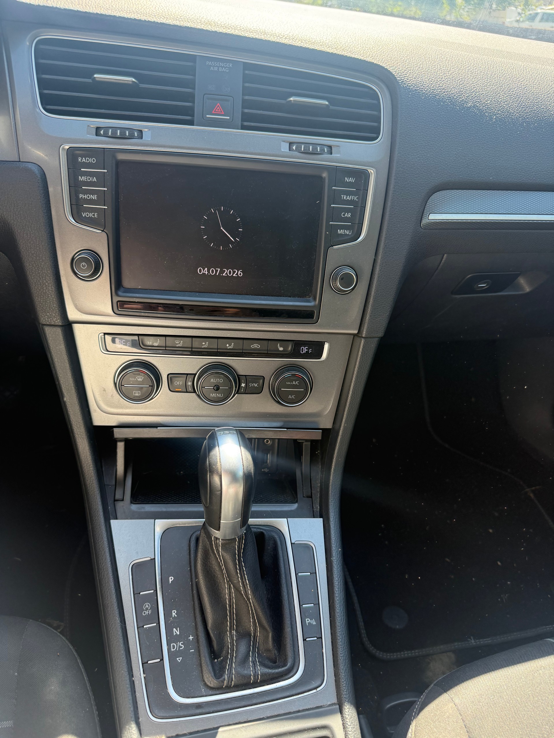 VW Golf Variant 2.0 TDI Lounge-image-6