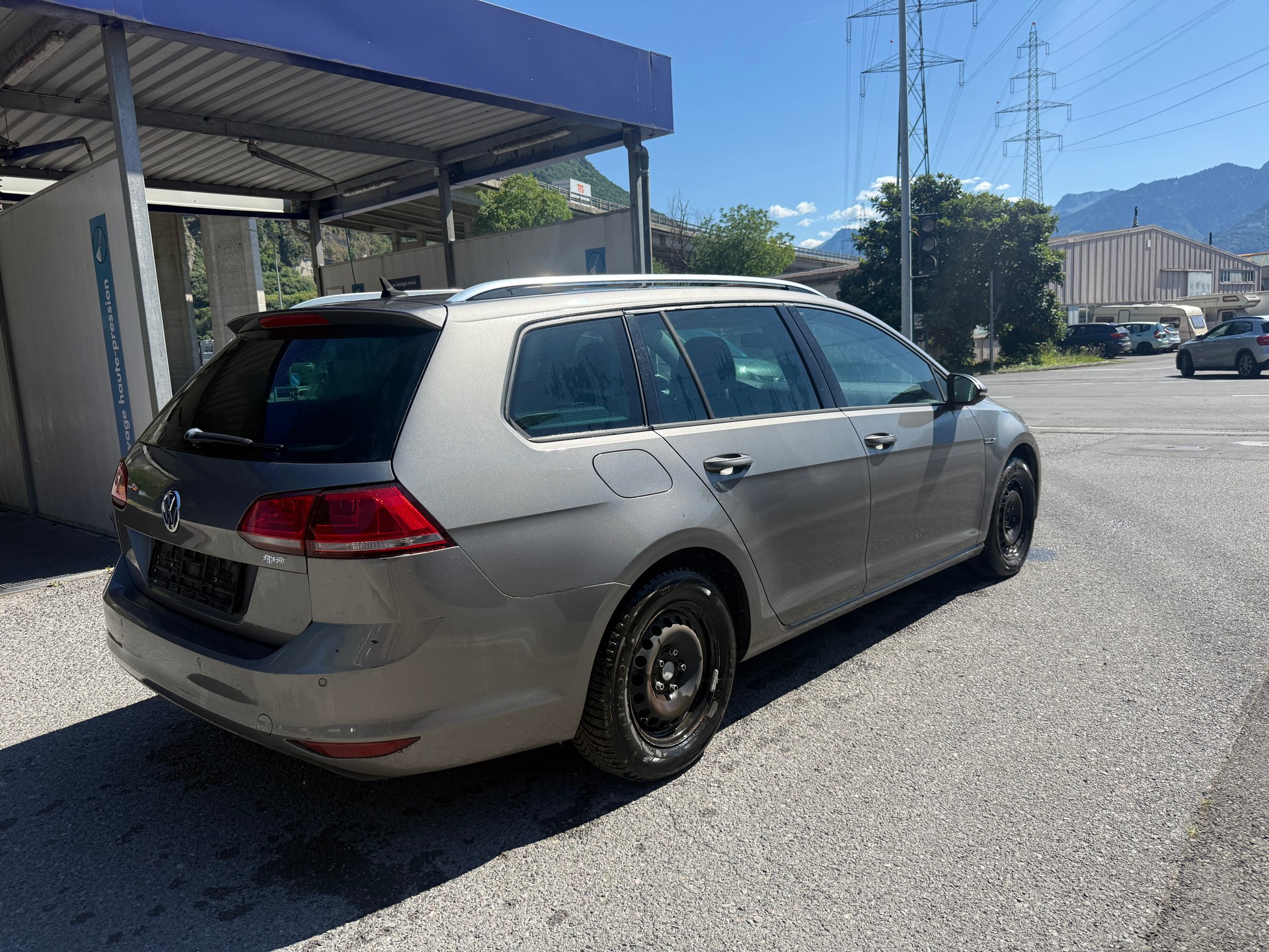 VW Golf Variant 2.0 TDI Lounge-image-2