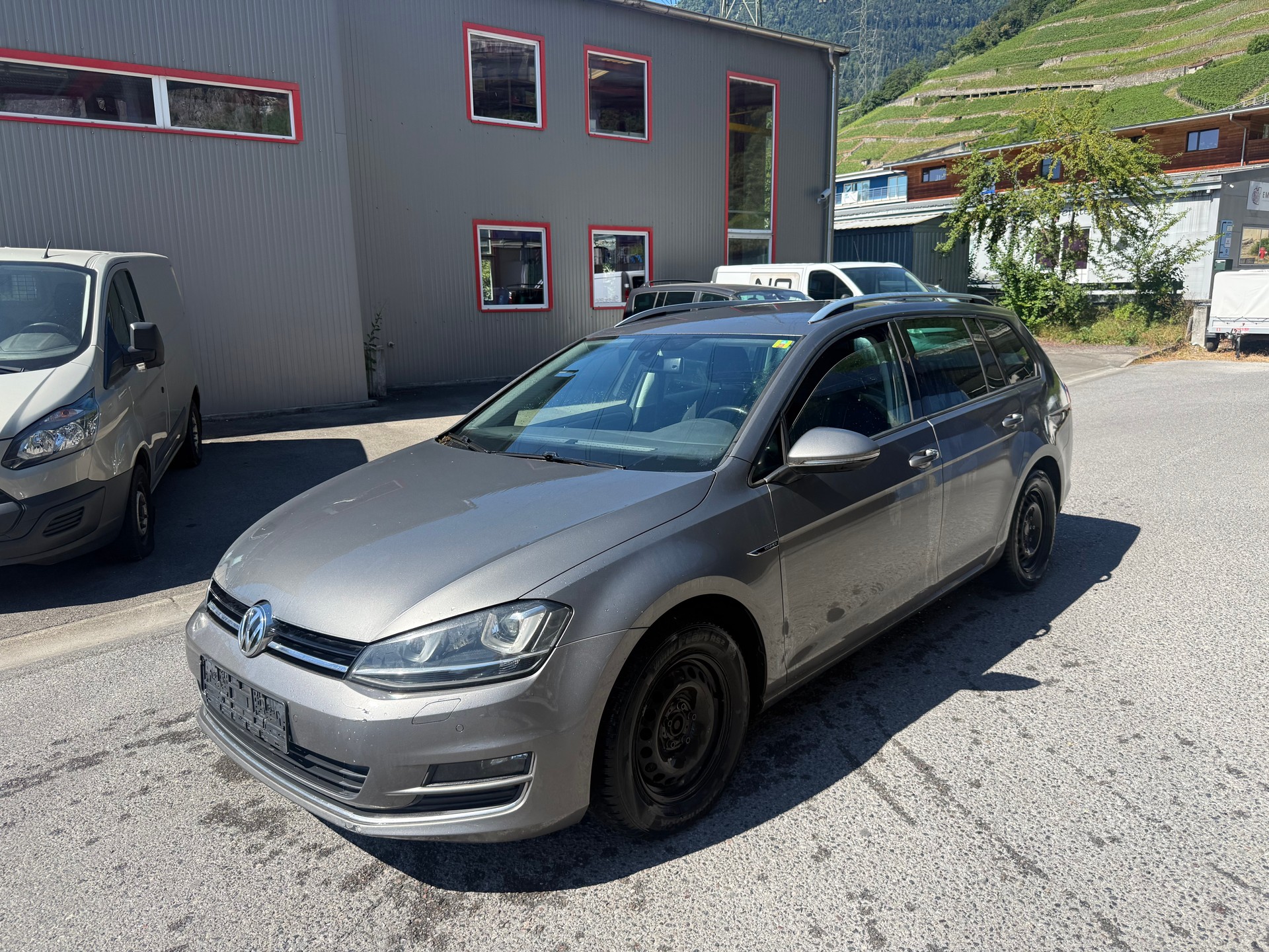 VW Golf Variant 2.0 TDI Lounge-image-0