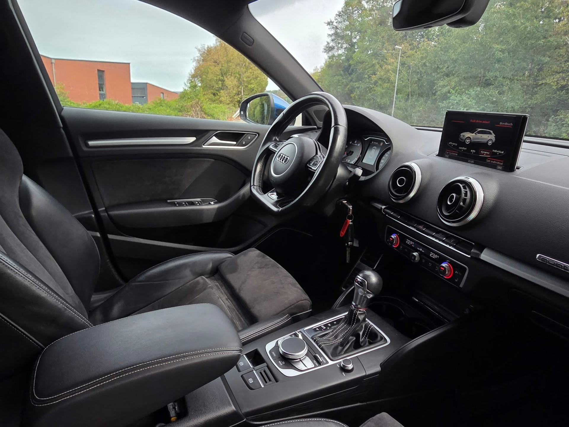 AUDI S3 Sportback 2.0 TFSI quattro S-tronic-image-12