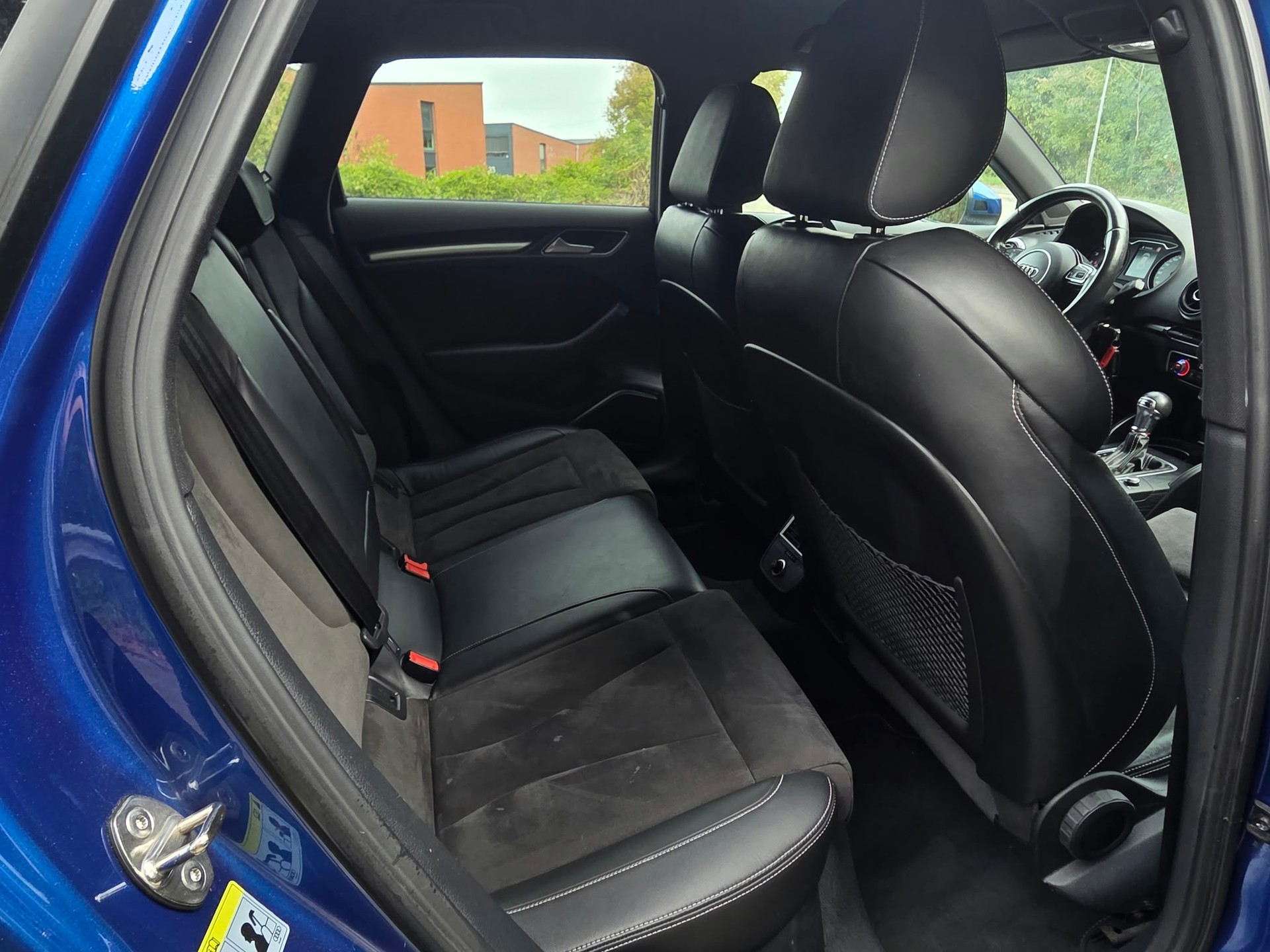 AUDI S3 Sportback 2.0 TFSI quattro S-tronic-image-13