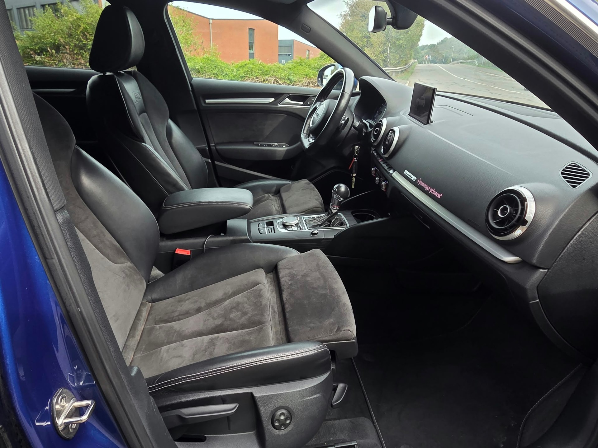 AUDI S3 Sportback 2.0 TFSI quattro S-tronic-image-11