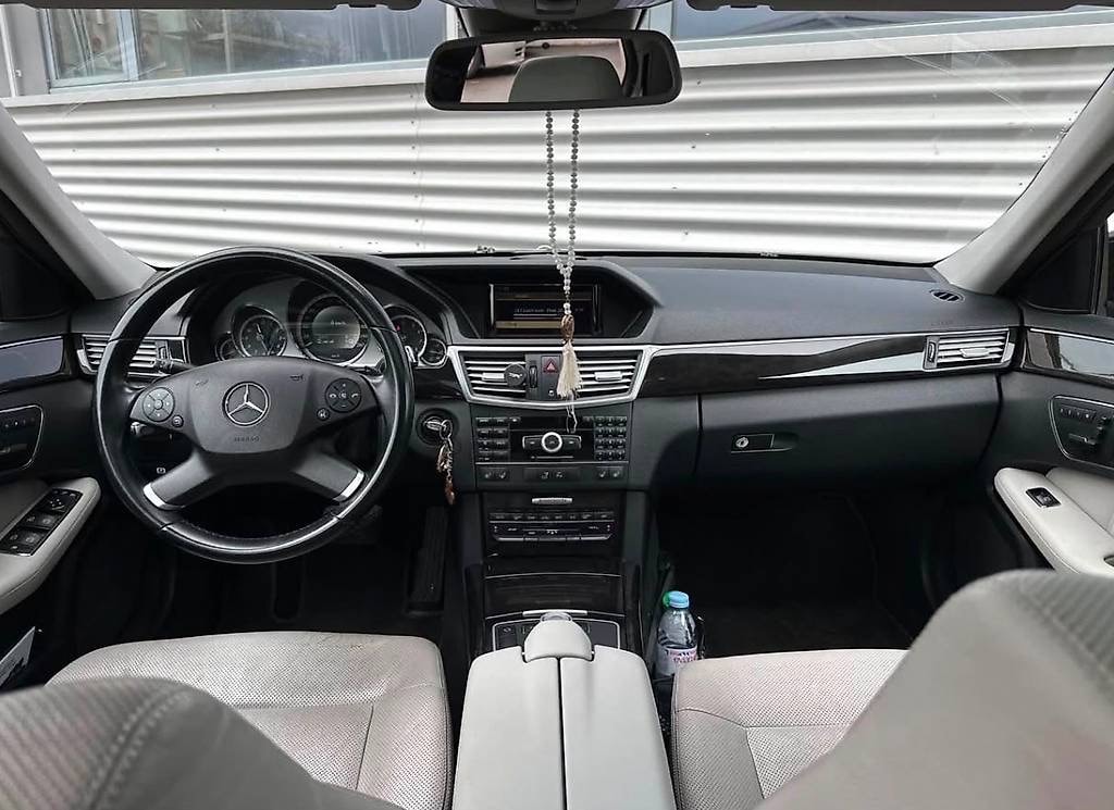 MERCEDES-BENZ E 350 CGI BlueEfficiency 7G-Tronic-image-4