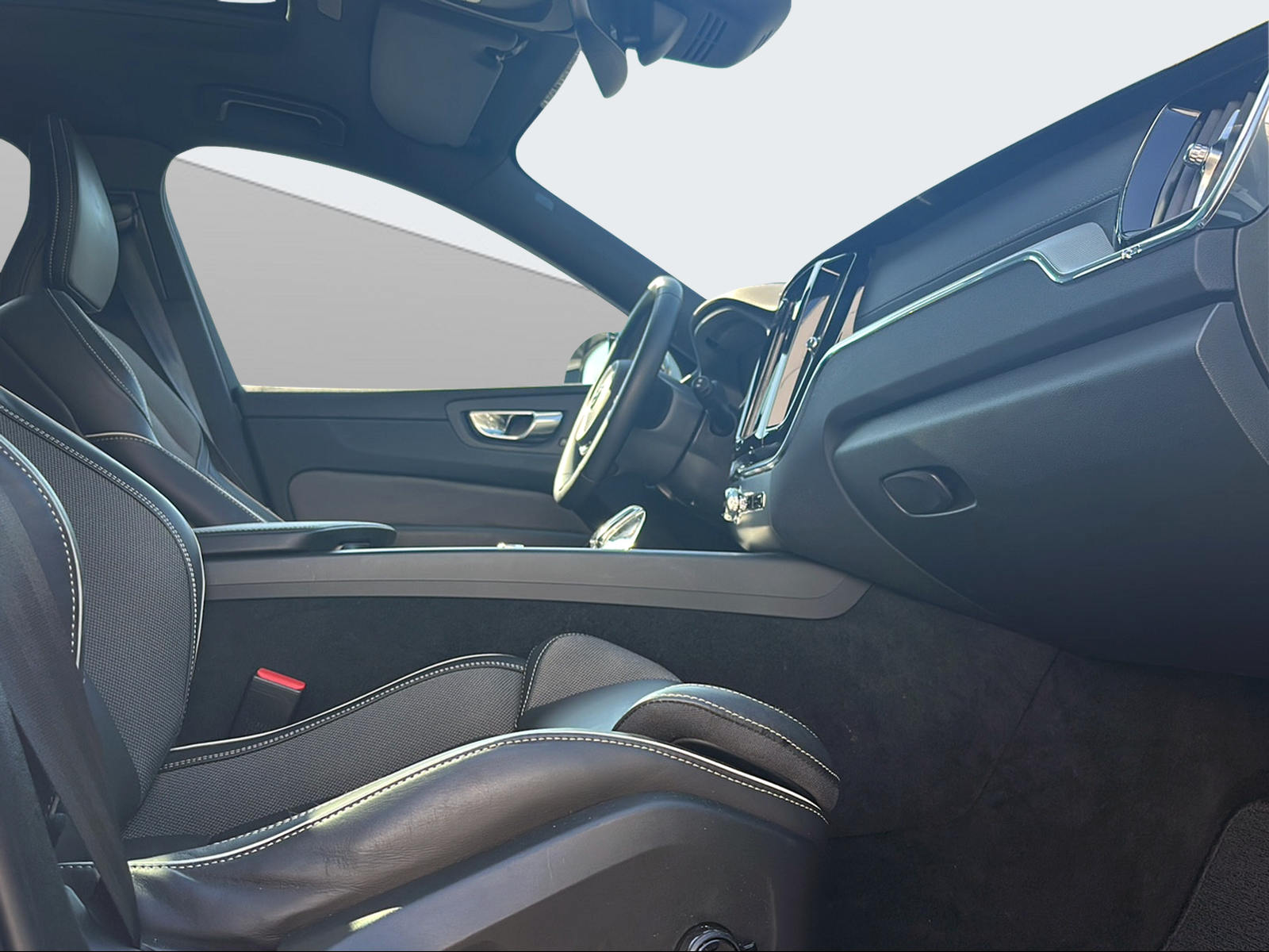 VOLVO XC60 2.0 T6 TE Ultimate Dark eAWD-image-13