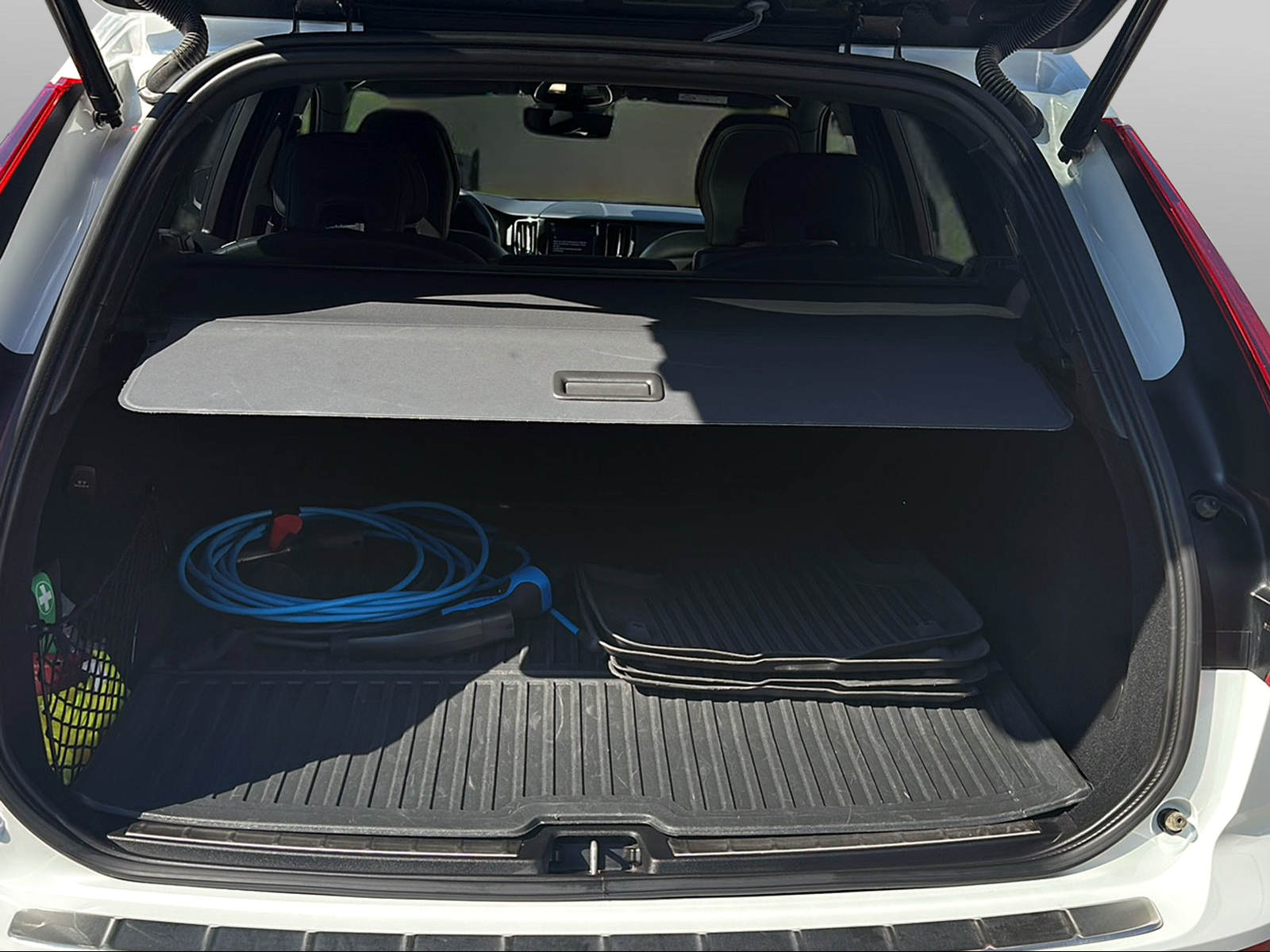 VOLVO XC60 2.0 T6 TE Ultimate Dark eAWD-image-9