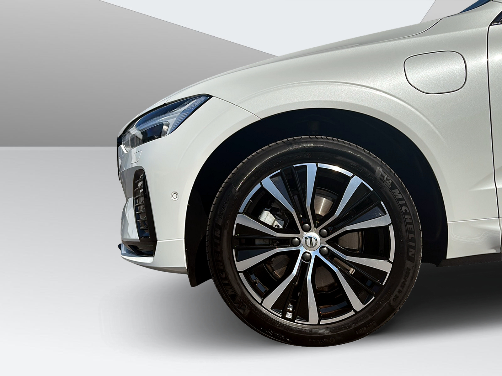VOLVO XC60 2.0 T6 TE Ultimate Dark eAWD-image-8