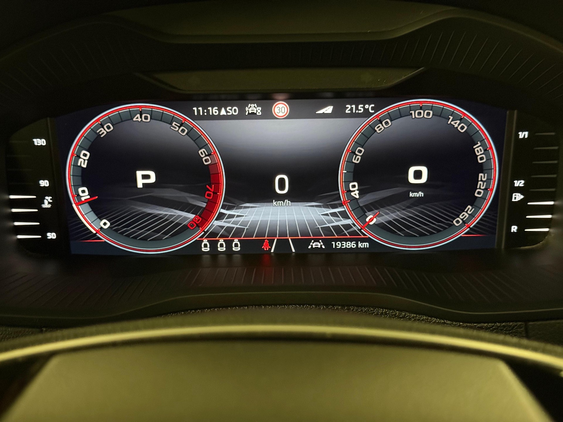 SKODA Karoq 2.0 TSI SportLine 4x4 DSG-image-14