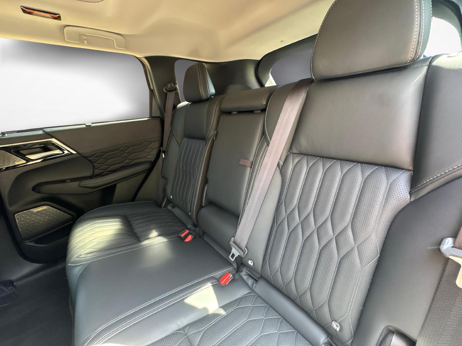 MITSUBISHI Outlander 2.4 PHEV Instyle 4x4-image-10