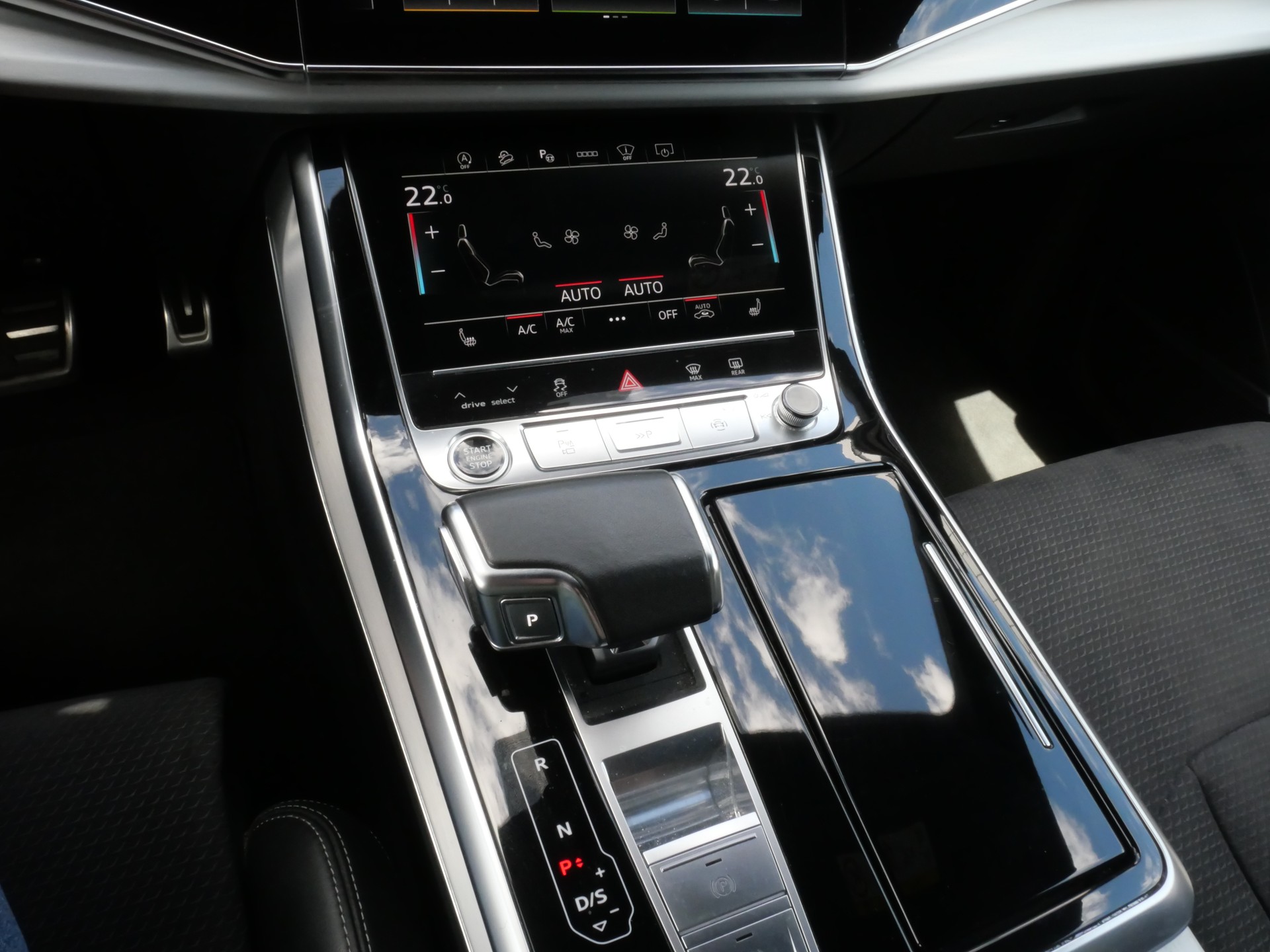 AUDI Q8 50 TDI quattro tiptronic *CH-Auto, Allradlenkung, 360°-Kamera, AHK*-image-16