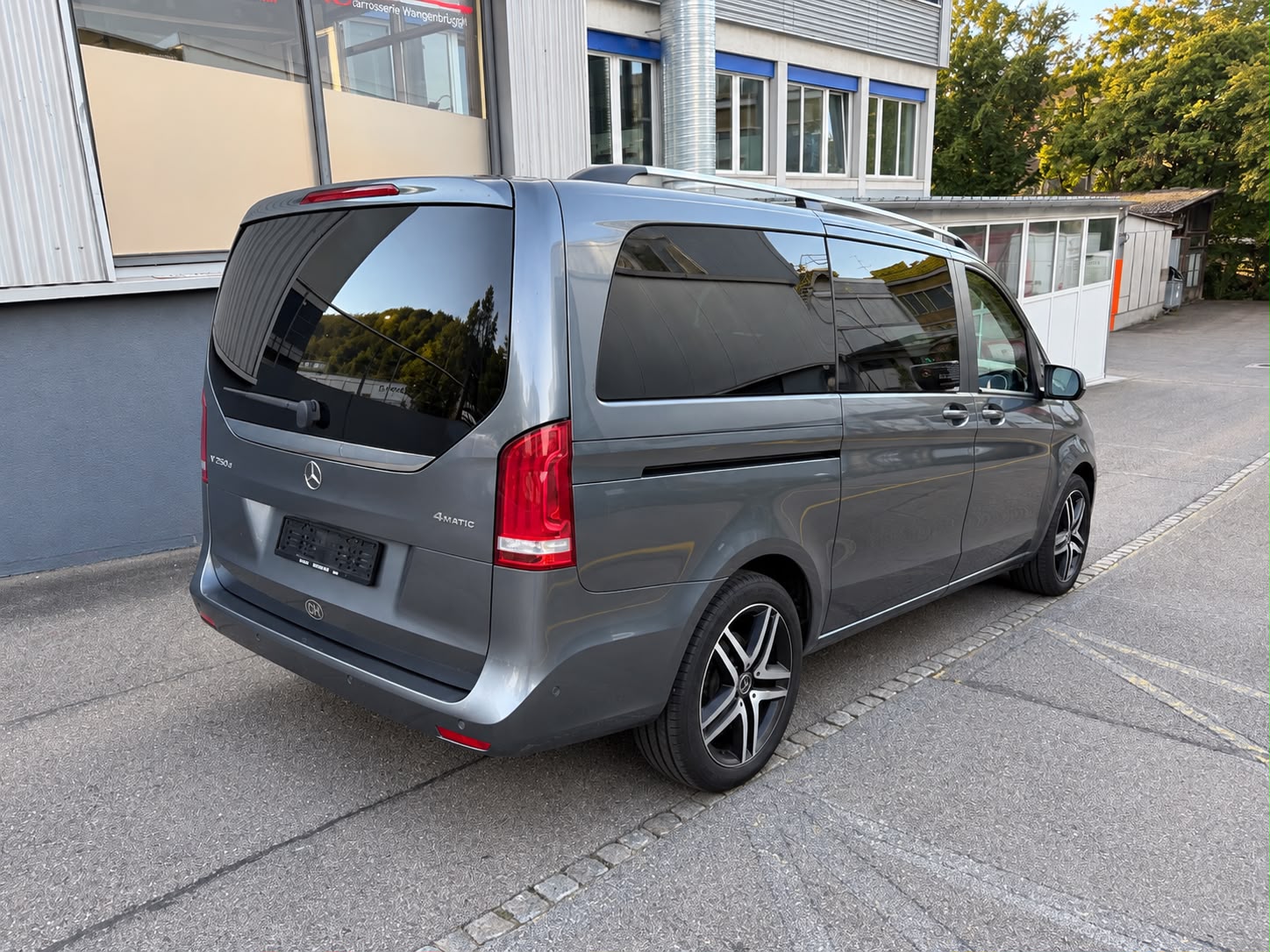MERCEDES-BENZ V 250 d lang 4Matic 7G-Tronic-image-2