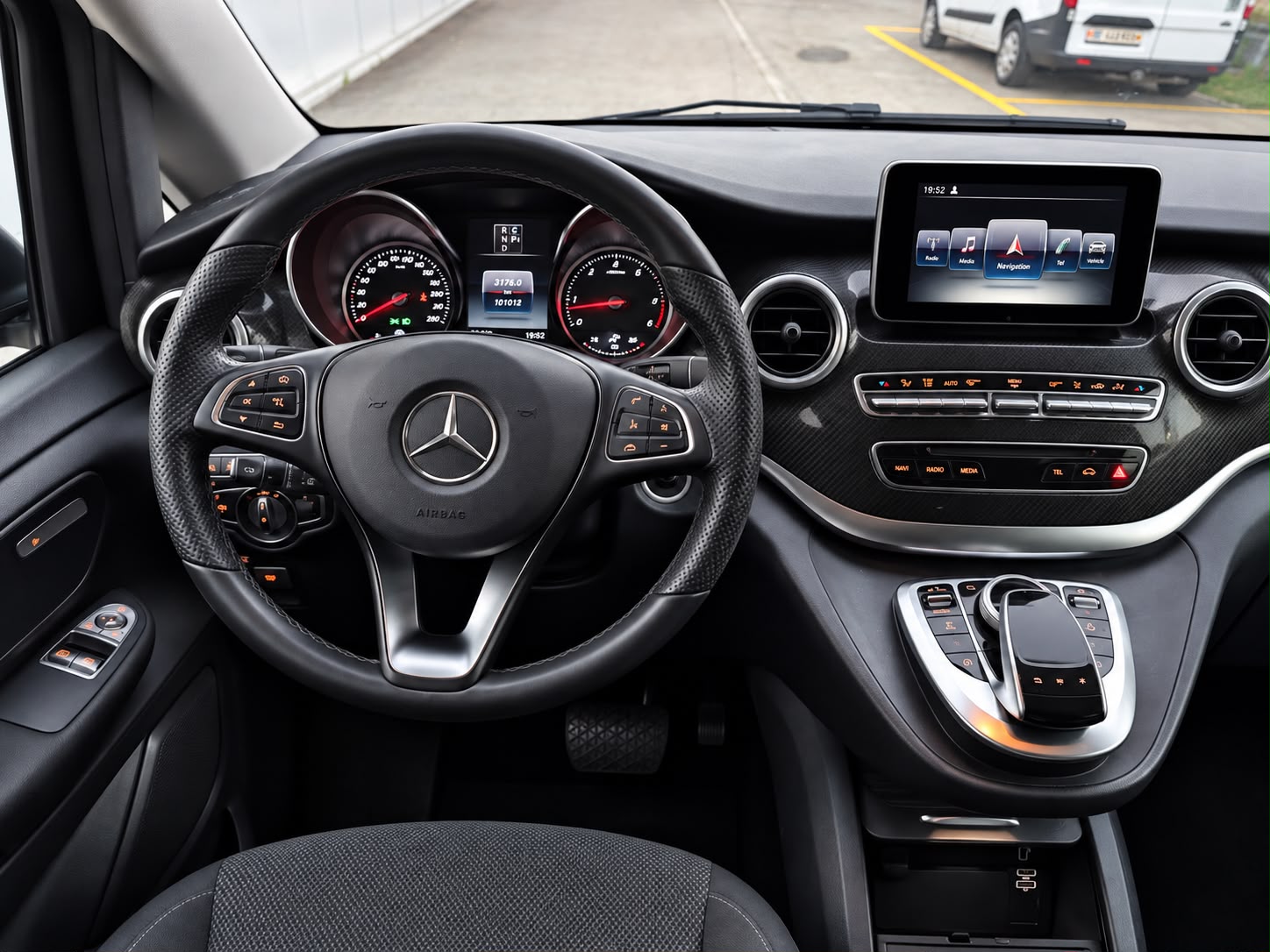 MERCEDES-BENZ V 250 d lang 4Matic 7G-Tronic-image-10