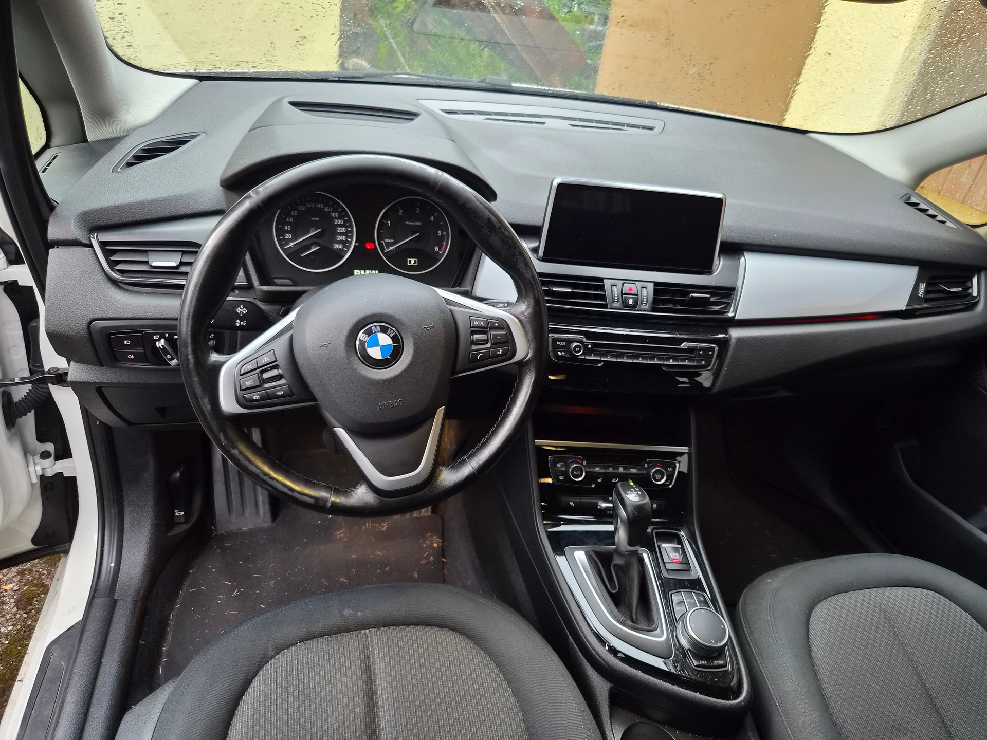 BMW 218d-image-1