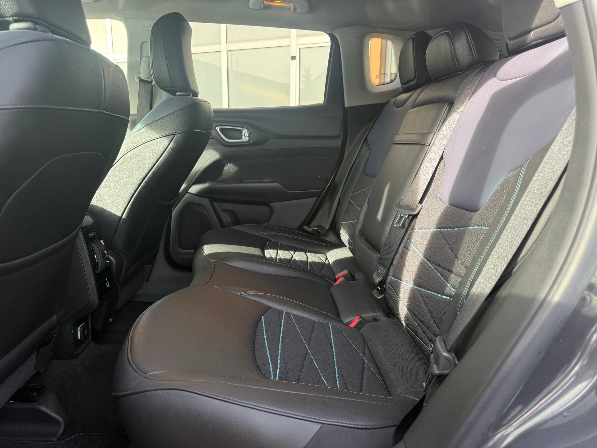 JEEP Compass 1.3 T PHEV Upland AWD-image-9