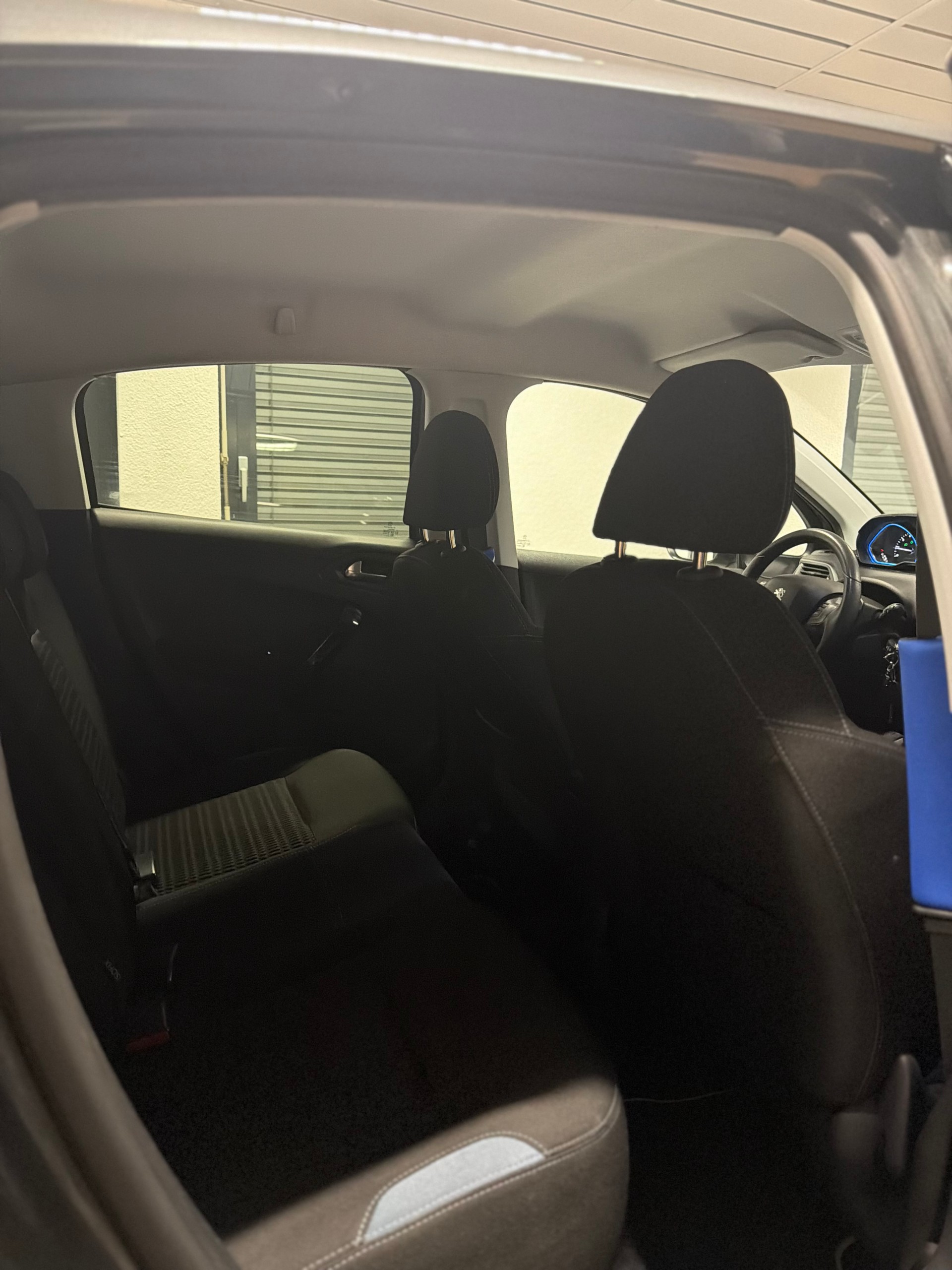 PEUGEOT 208 1.2 VTI Active-image-9