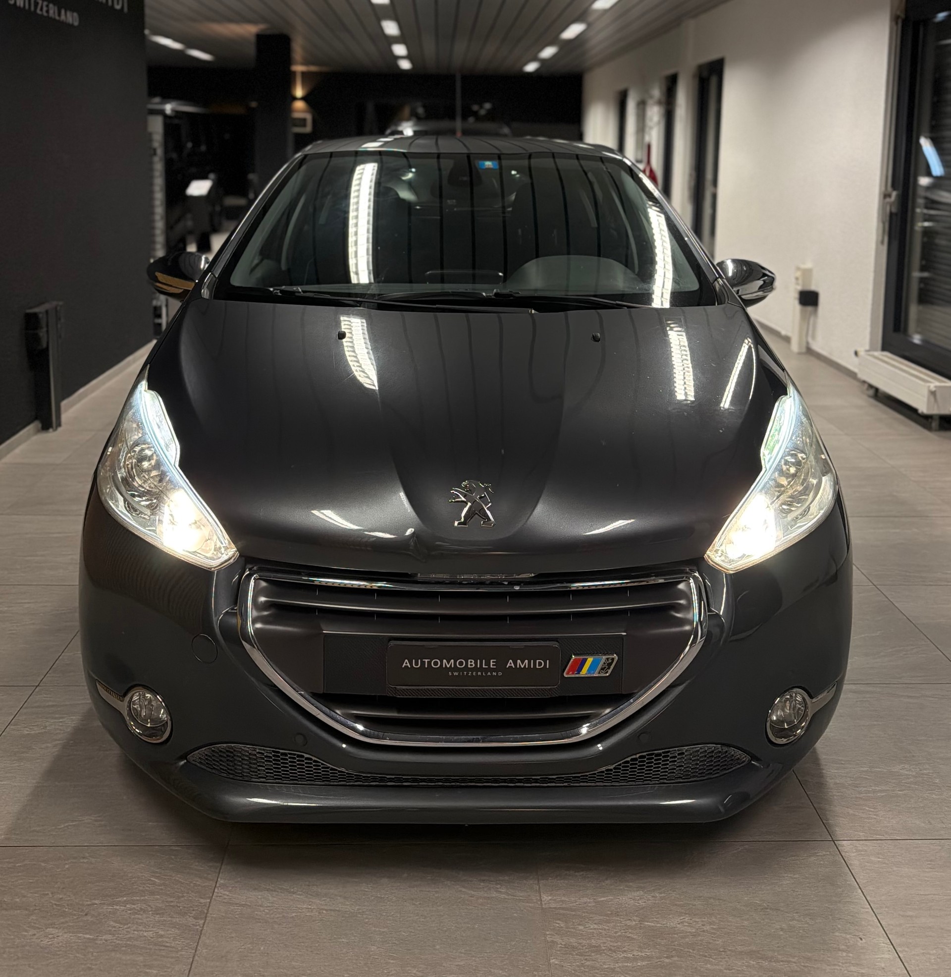 PEUGEOT 208 1.2 VTI Active-image-1