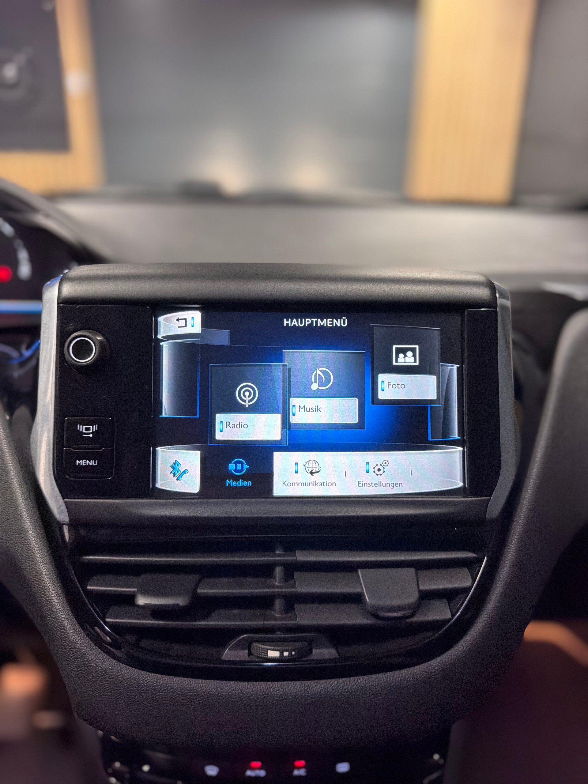 PEUGEOT 208 1.2 VTI Active-image-14