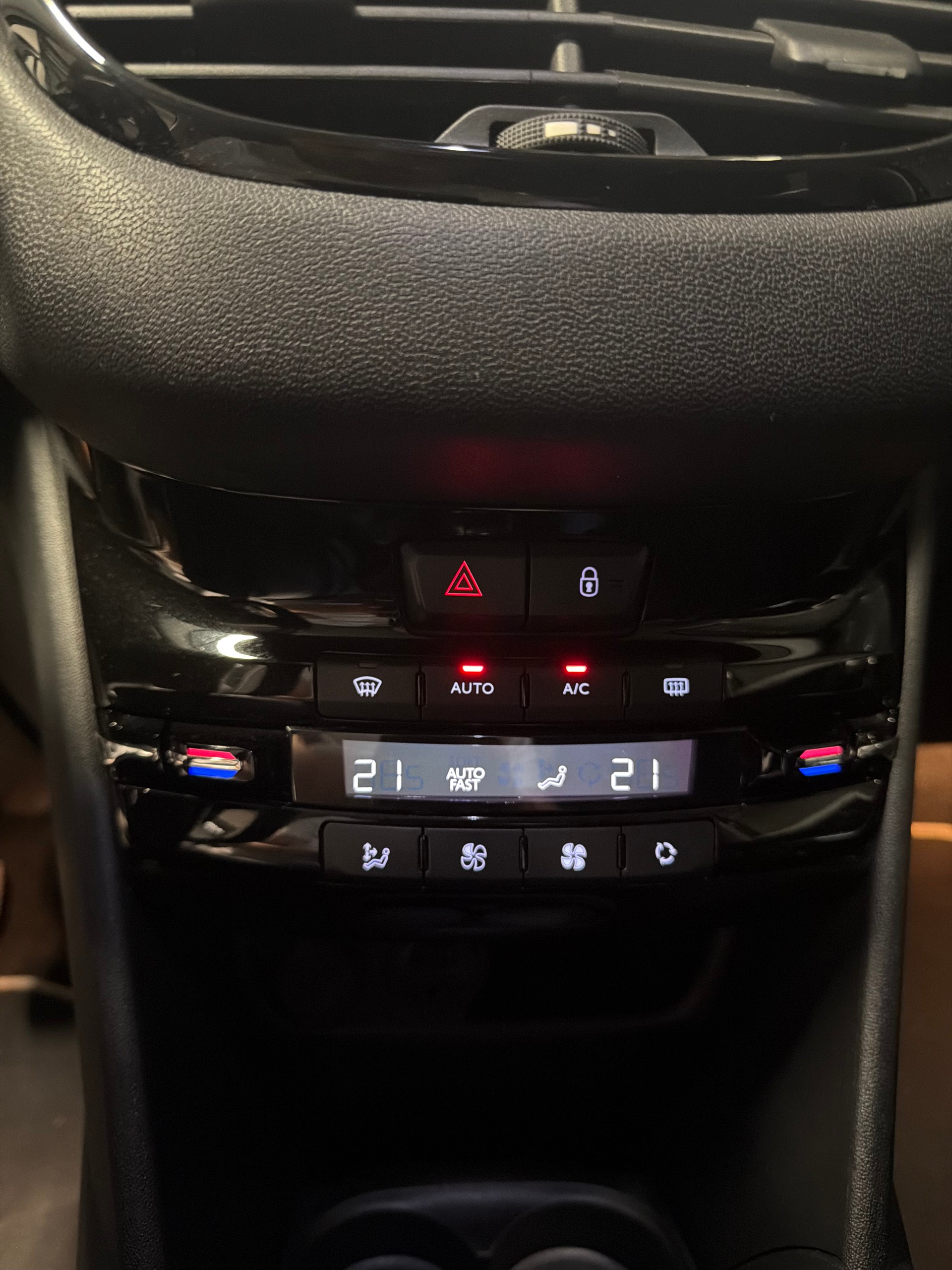 PEUGEOT 208 1.2 VTI Active-image-13