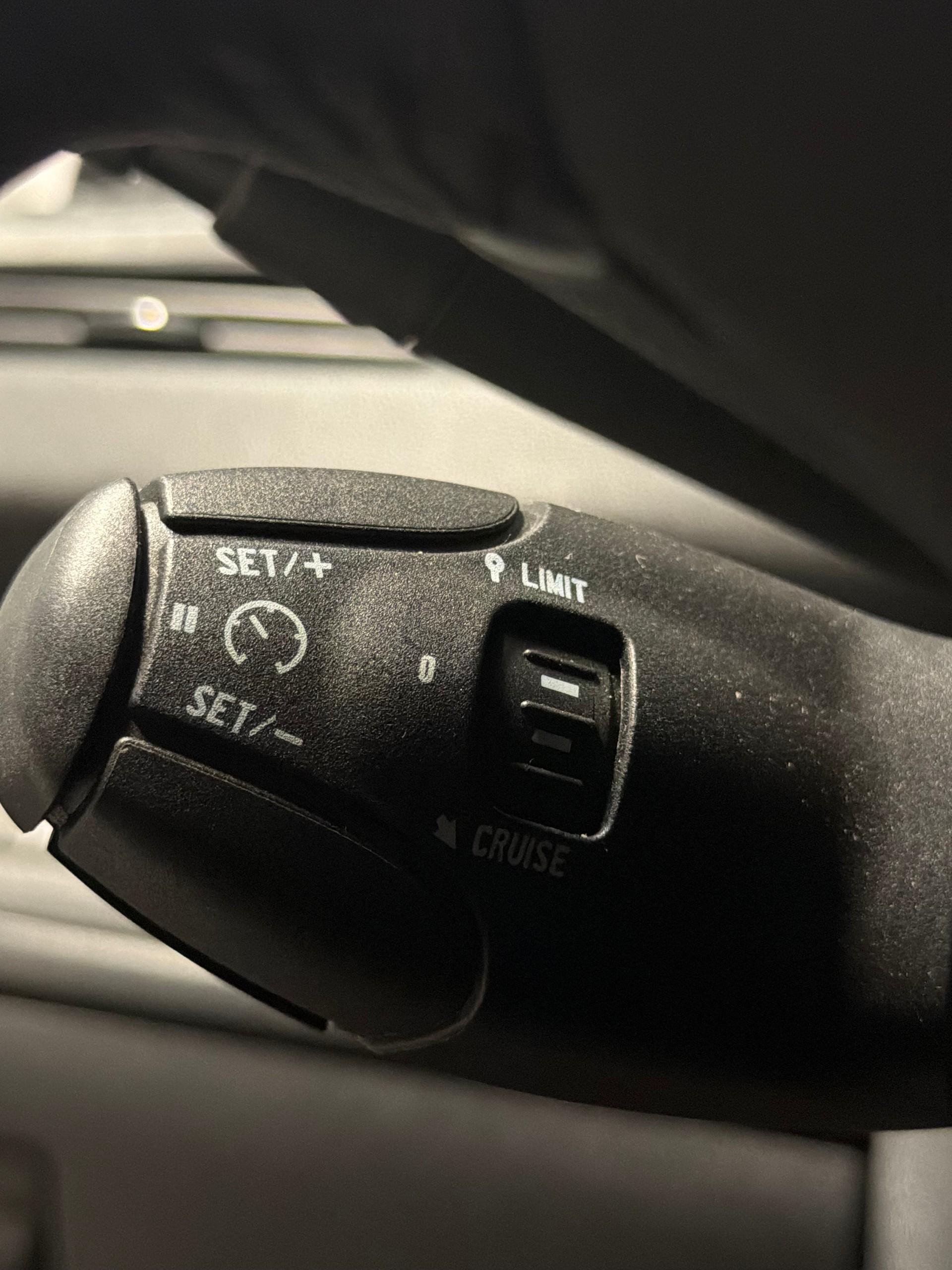 PEUGEOT 208 1.2 VTI Active-image-12