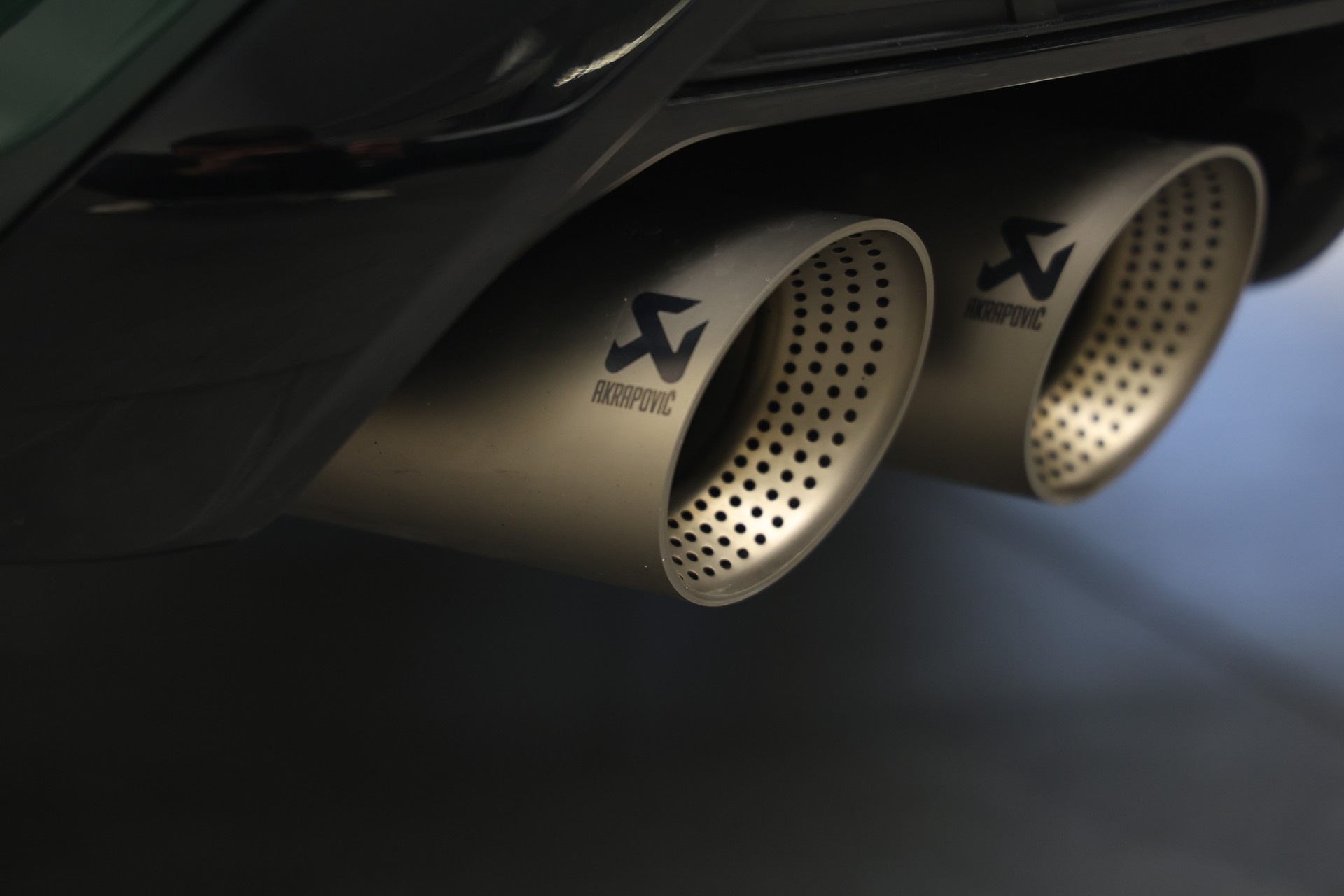 AUDI S3 Limousine TFSI quattro S-tronic *Akrapovic*Individual-Lackierung Distriktgrün*Massagesitze*-image-16