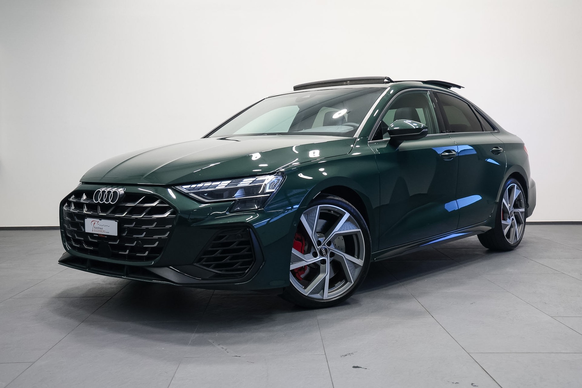 AUDI S3 Limousine TFSI quattro S-tronic *Akrapovic*Individual-Lackierung Distriktgrün*Massagesitze*
