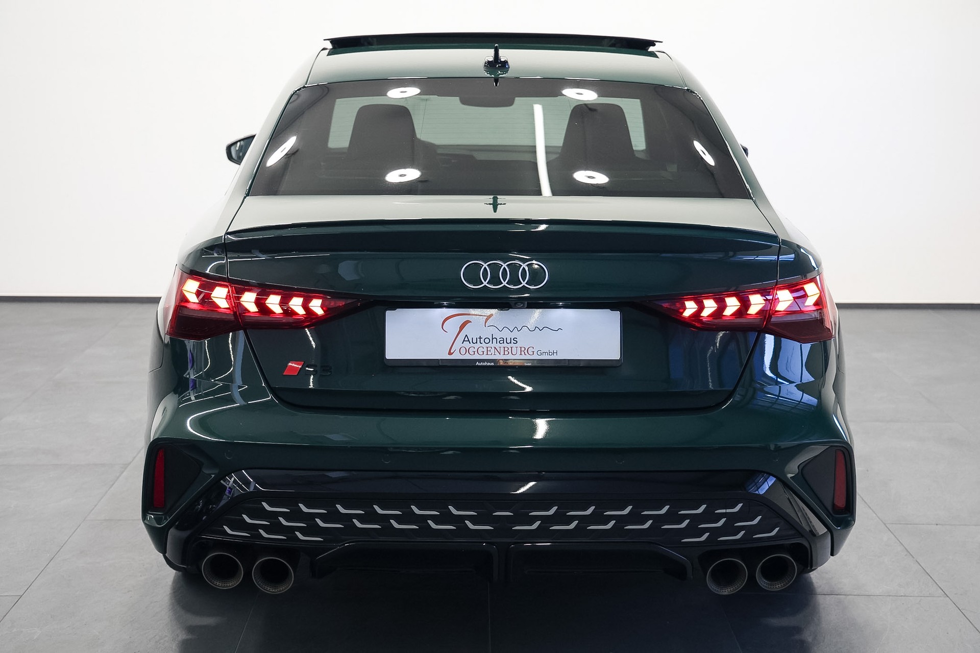 AUDI S3 Limousine TFSI quattro S-tronic *Akrapovic*Individual-Lackierung Distriktgrün*Massagesitze*-image-8