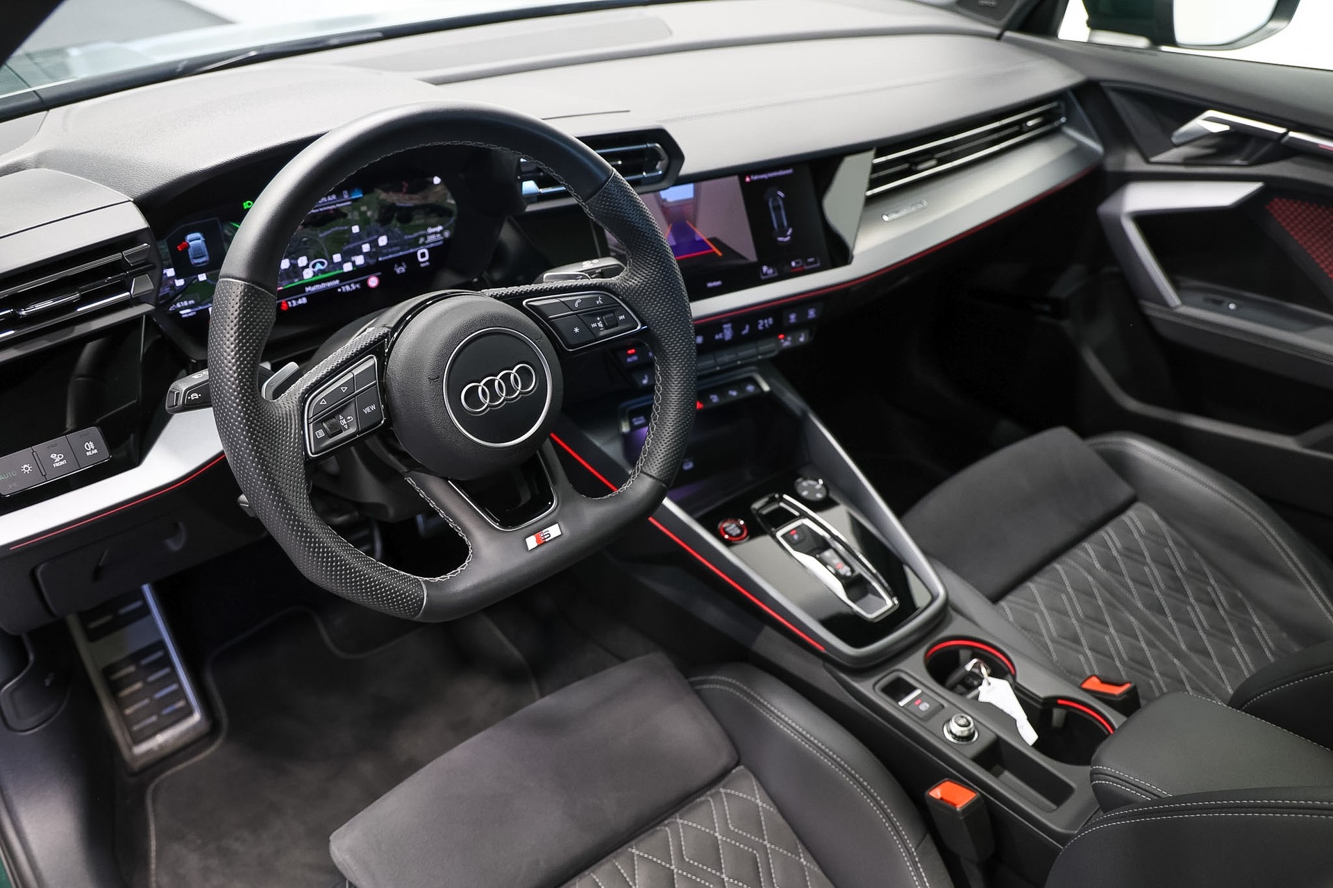AUDI S3 Limousine TFSI quattro S-tronic *Akrapovic*Individual-Lackierung Distriktgrün*Massagesitze*-image-12